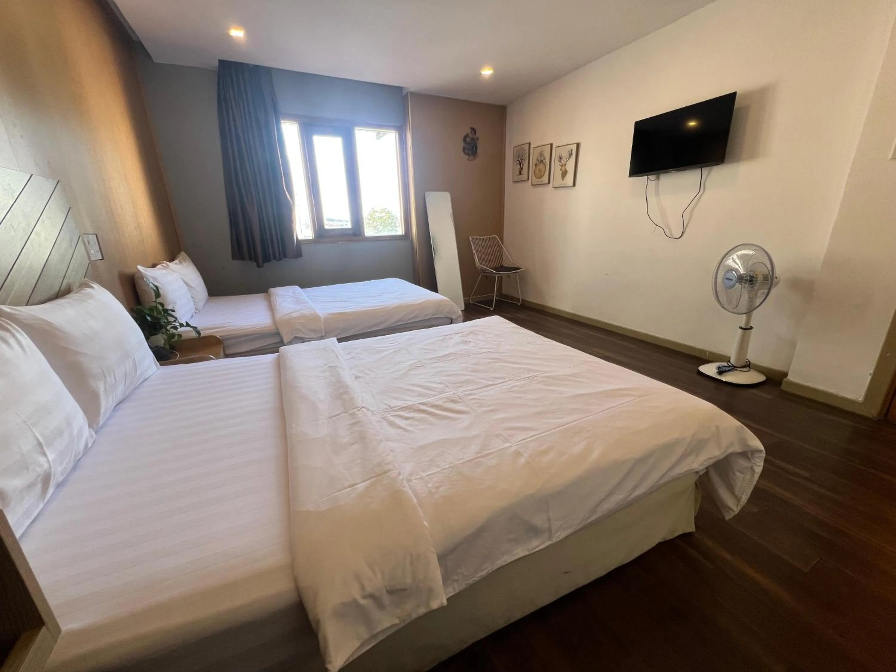 Photo of the whole room, Bed in Vindy House