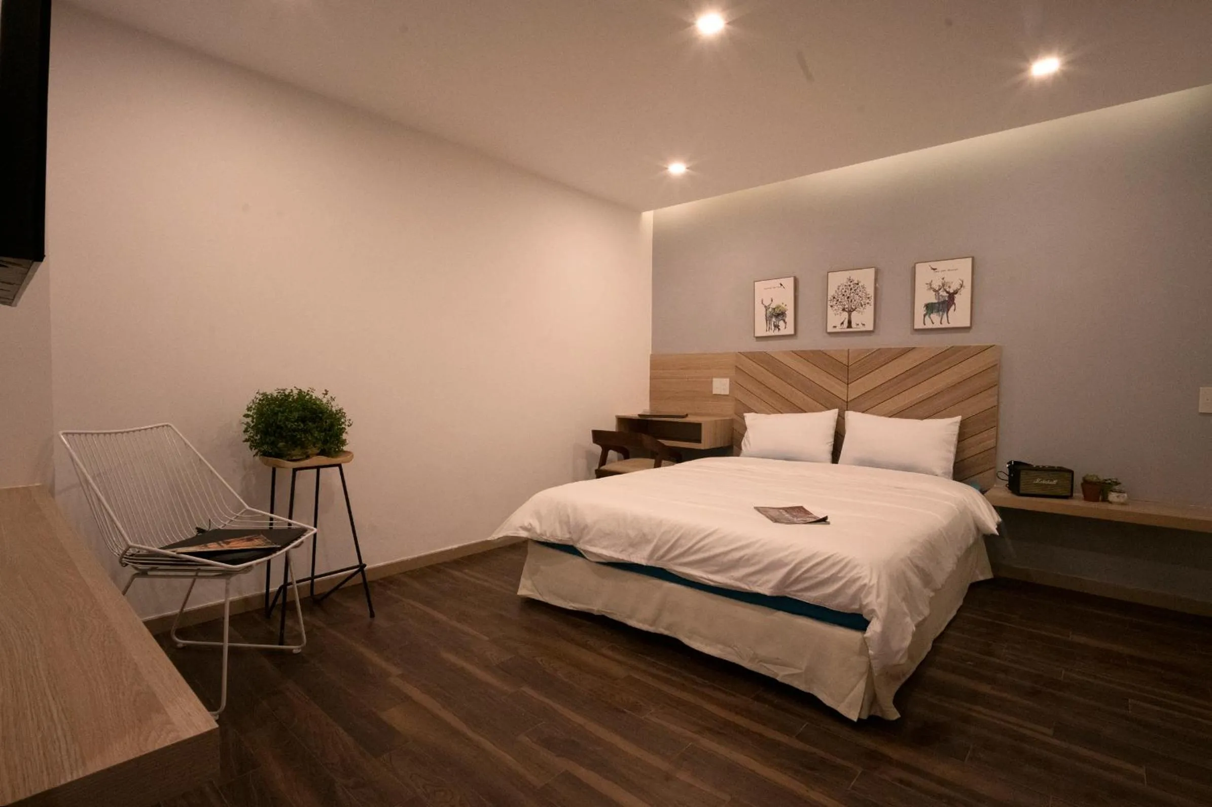 Bedroom, Bed in Vindy House