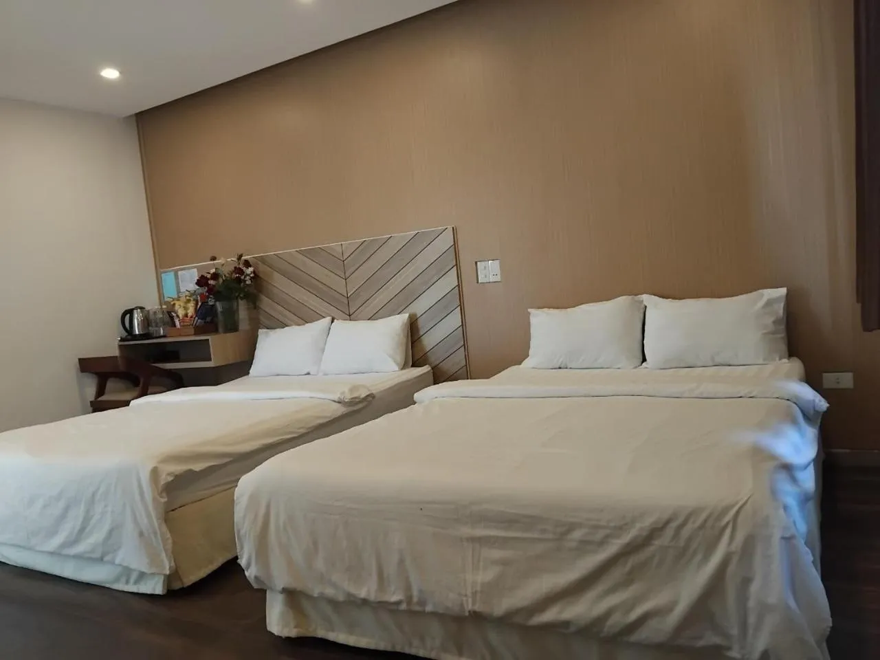 Bedroom, Bed in Vindy House