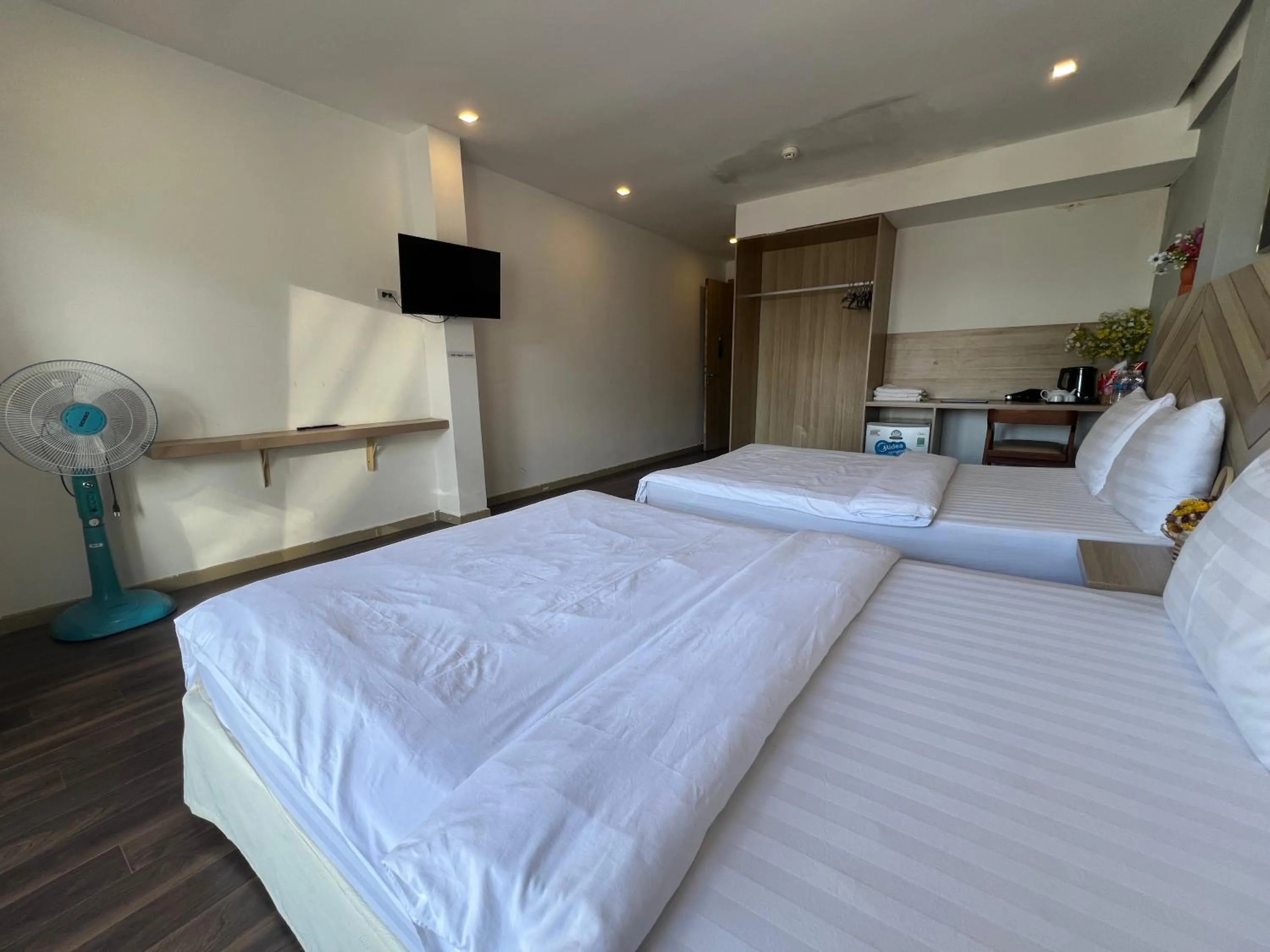 Photo of the whole room, Bed in Vindy House