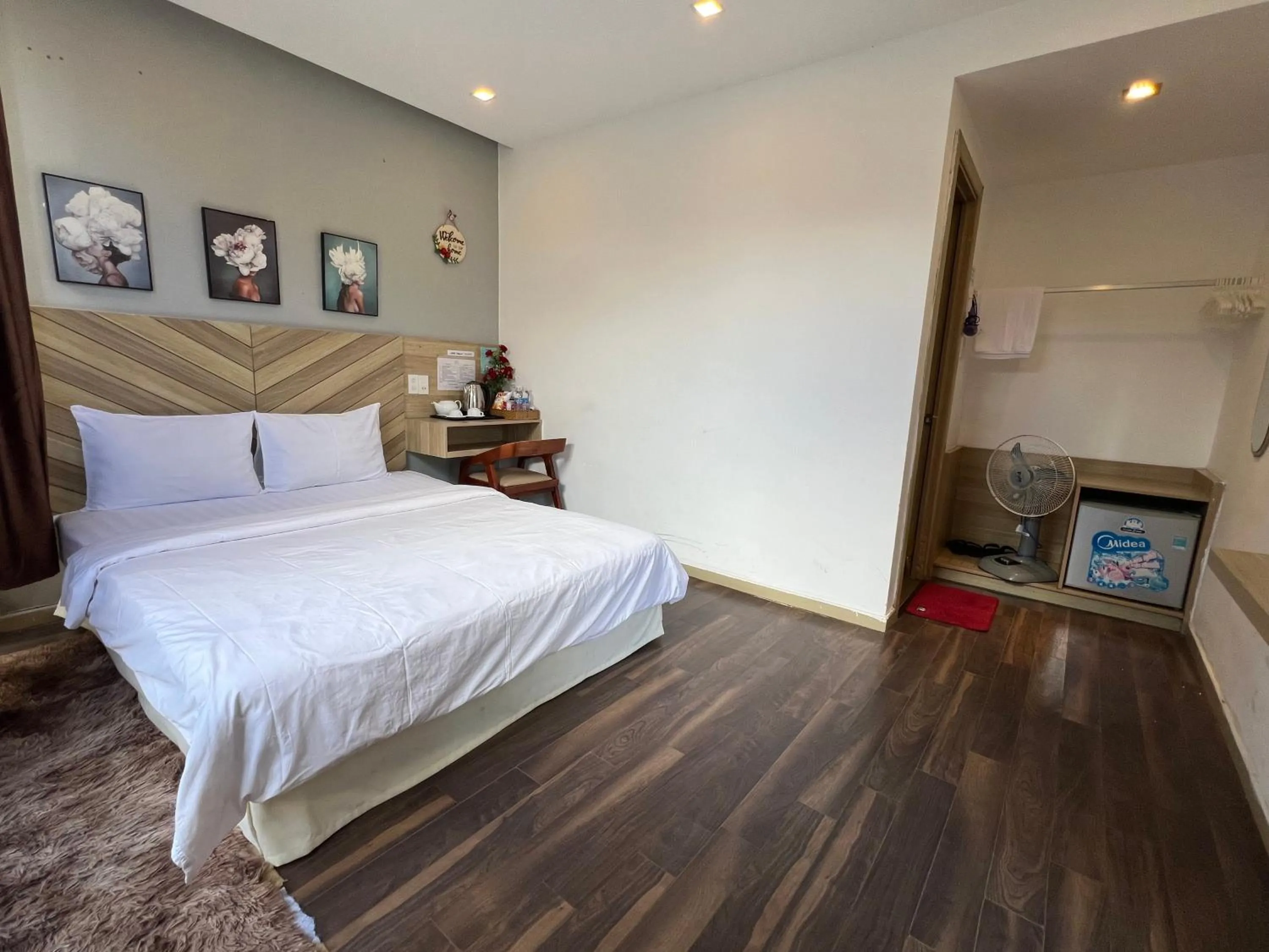 Bedroom, Bed in Vindy House