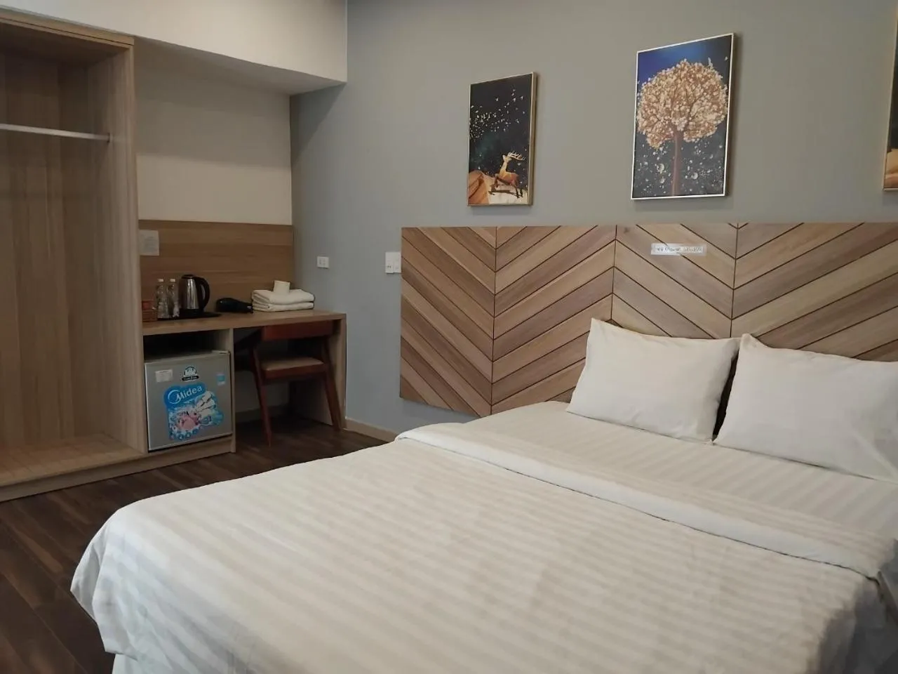Photo of the whole room, Bed in Vindy House