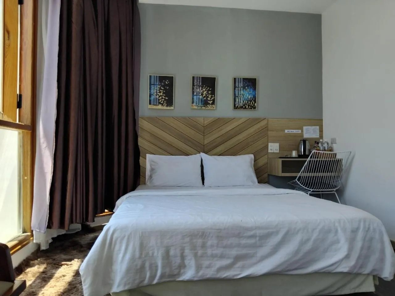 Photo of the whole room, Bed in Vindy House