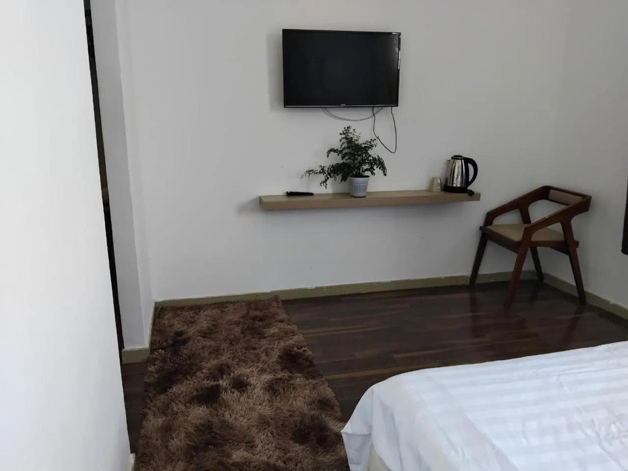 Photo of the whole room, Bed in Vindy House