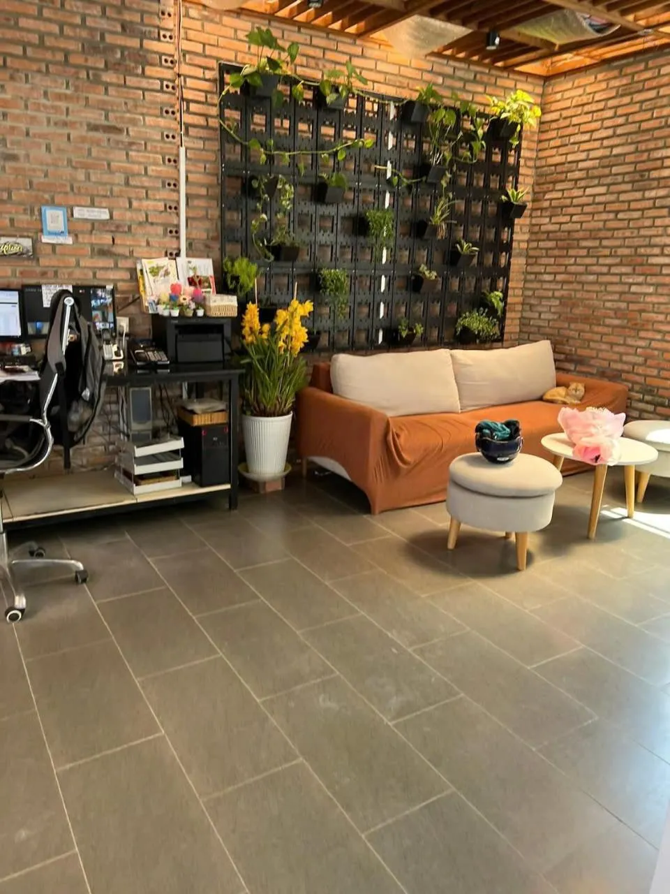 Communal lounge/ TV room in Vindy House
