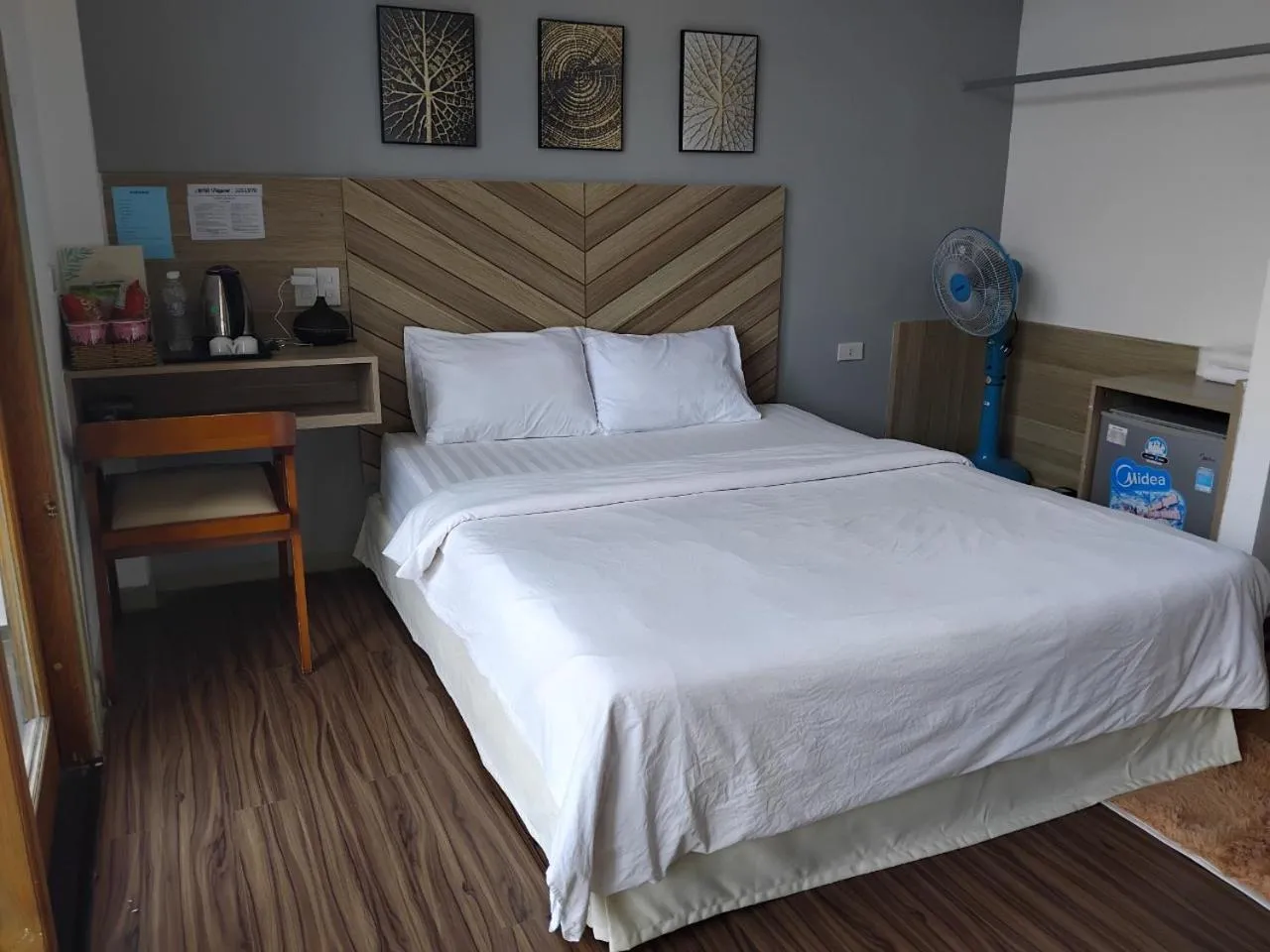 Photo of the whole room, Bed in Vindy House