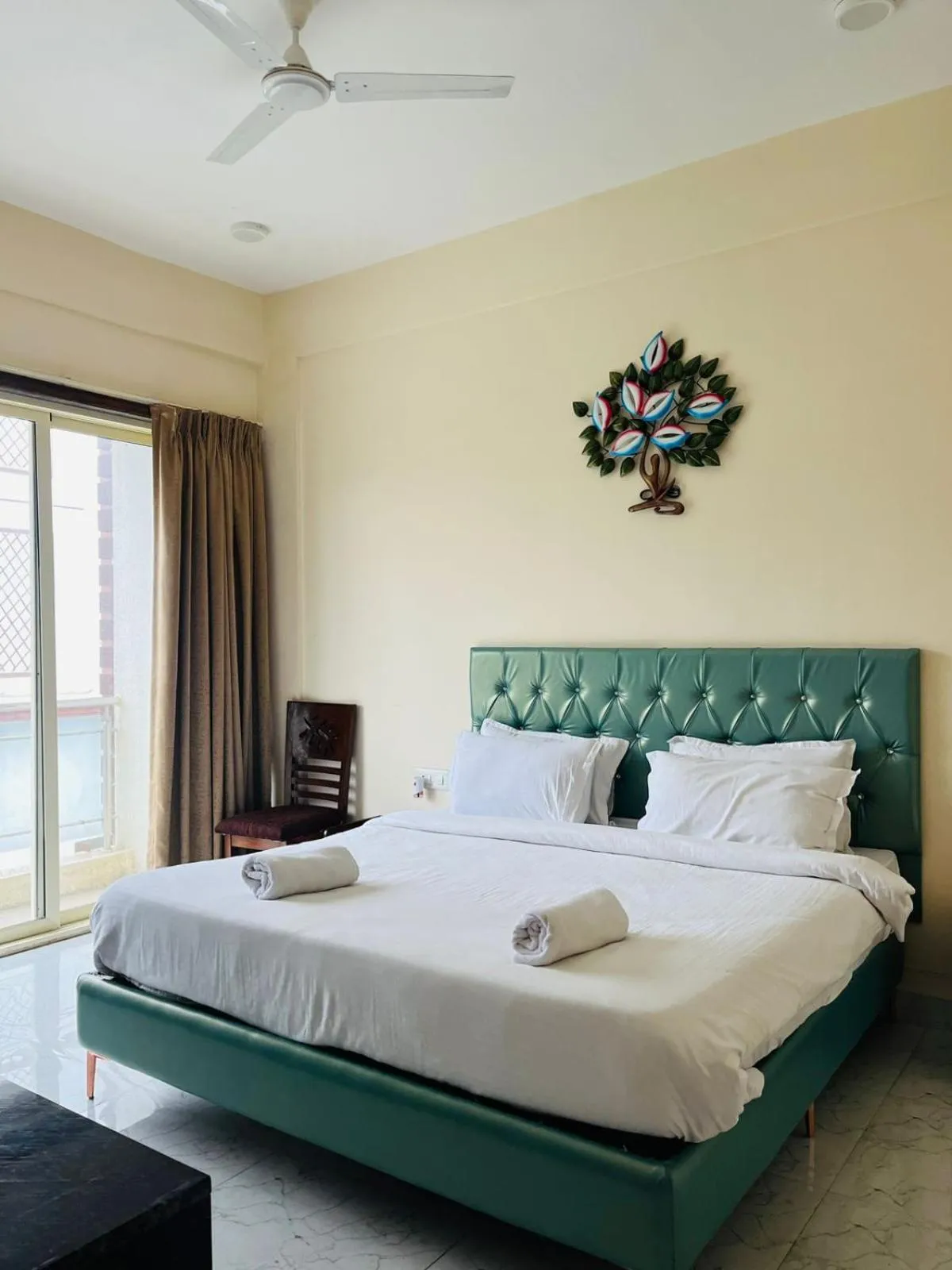 Bed in Misty Blue Resort and Villas