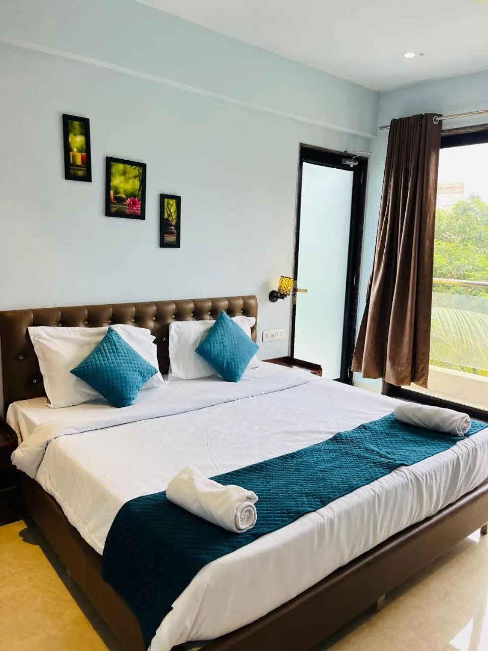 Bed in Misty Blue Resort and Villas