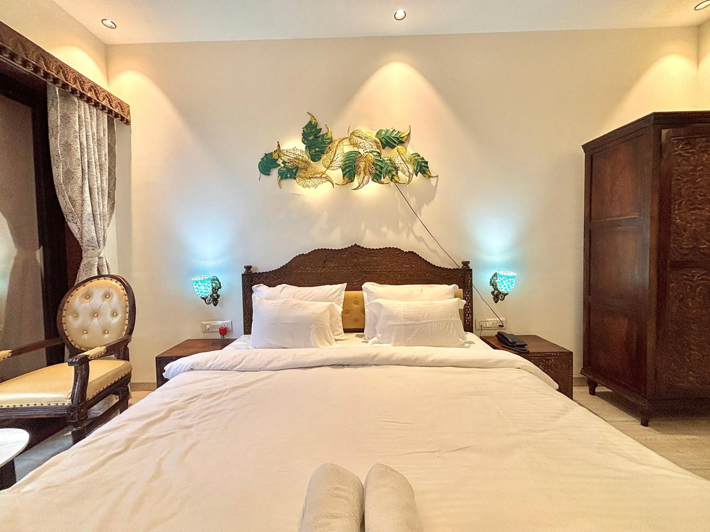 Bed in Misty Blue Resort and Villas