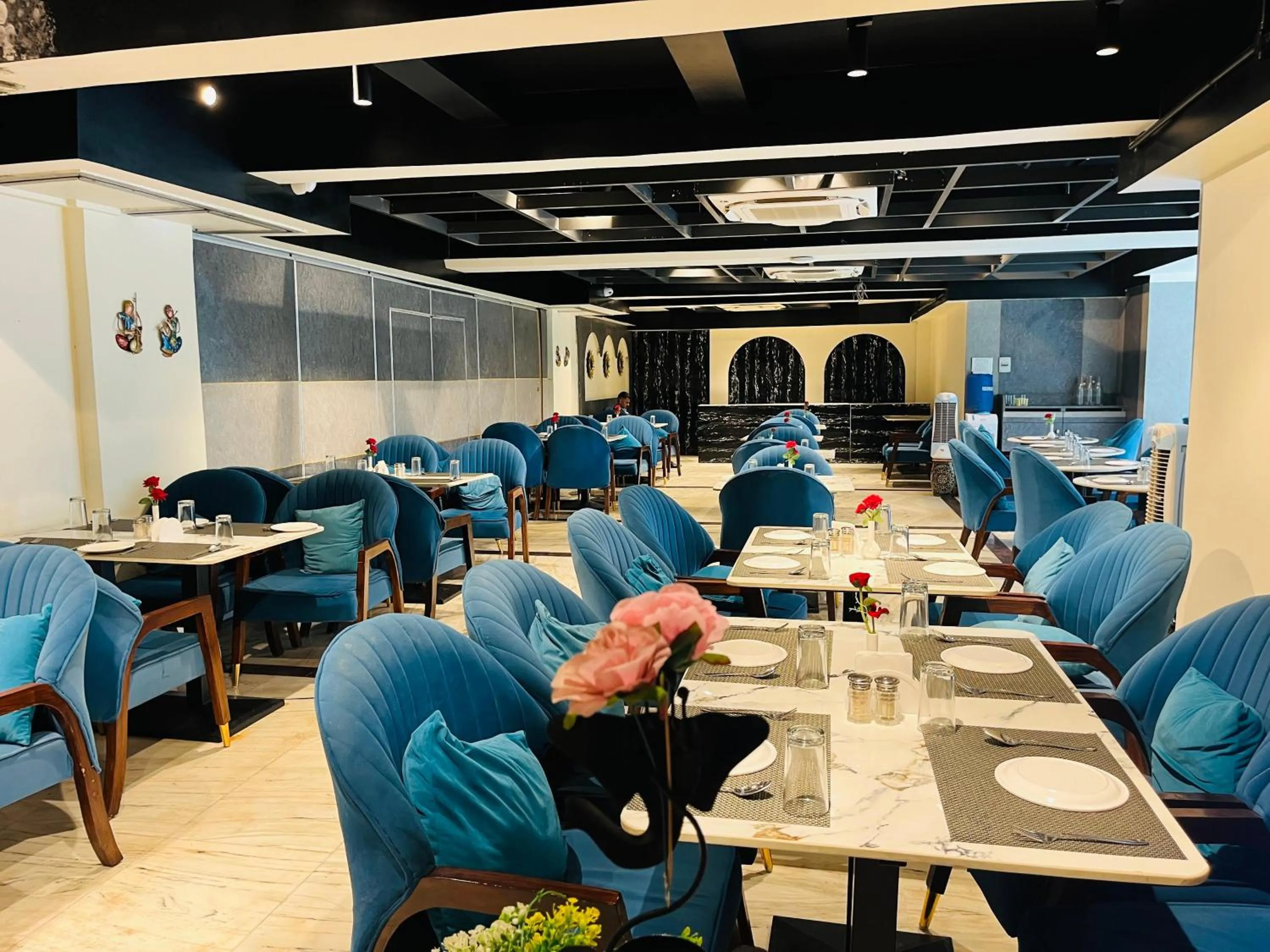 Restaurant/places to eat in Misty Blue Resort and Villas