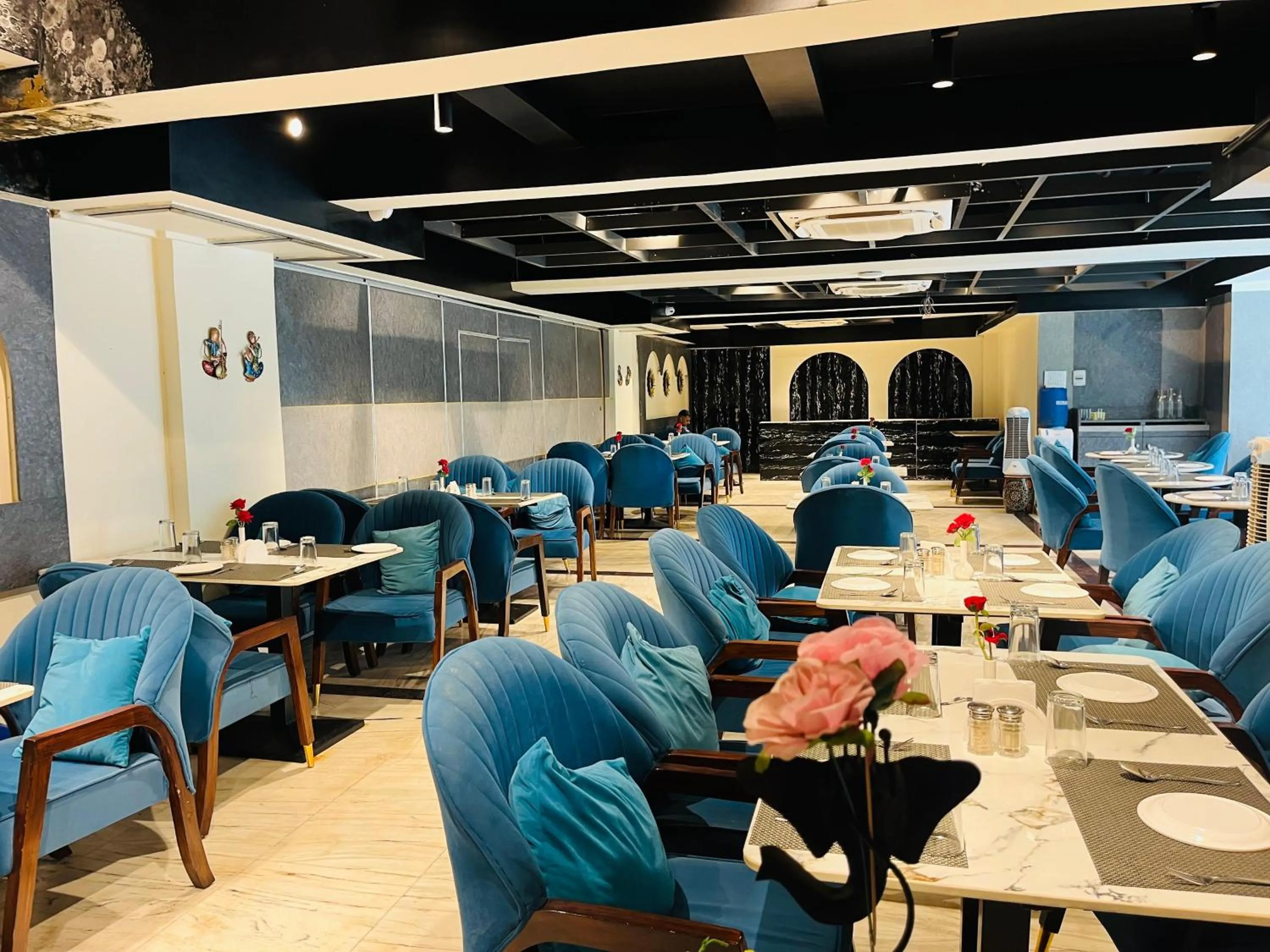 Restaurant/places to eat in Misty Blue Resort and Villas