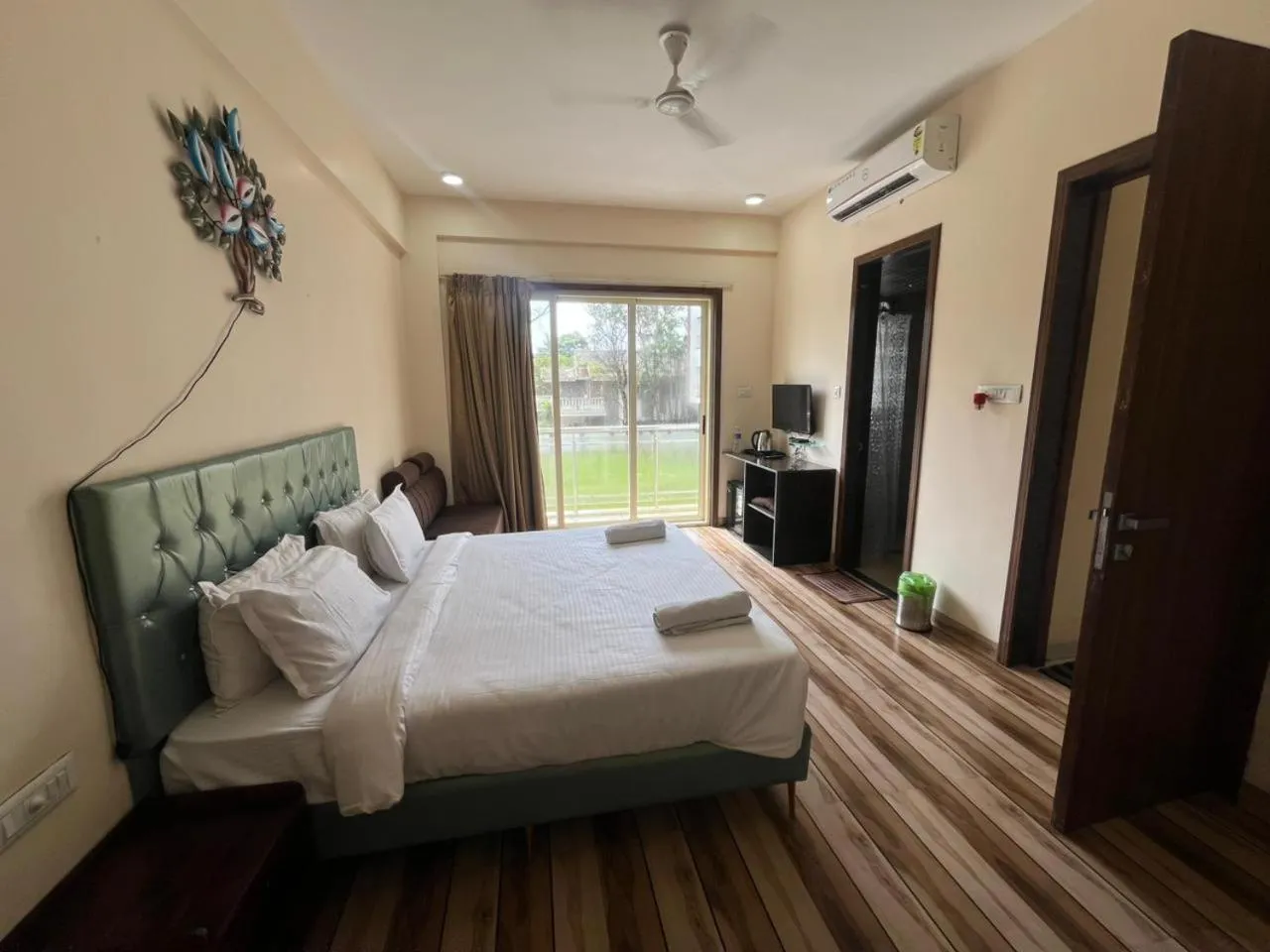 Bed in Misty Blue Resort and Villas