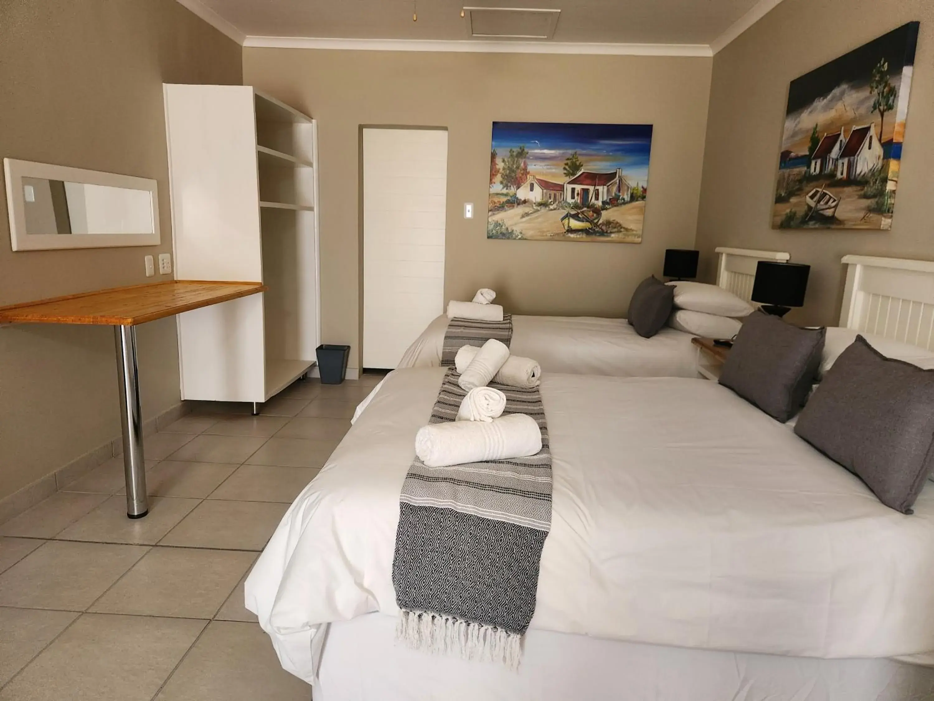 Studio Apartment with Balcony in Amberdale Estate Self Catering Studio Apartment with Balcony in Amberdale Estate Self Catering