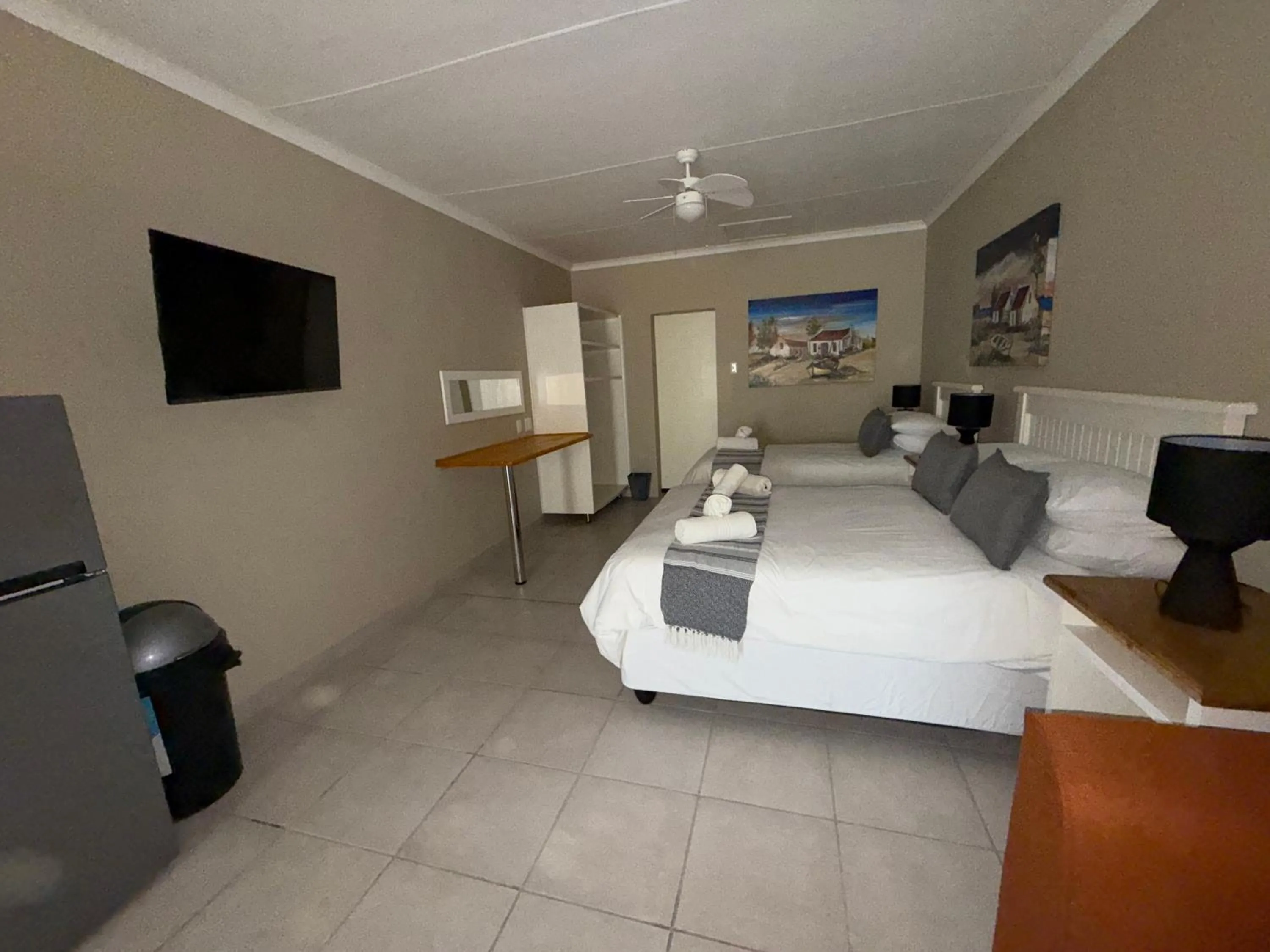 Photo of the whole room, Bed in Amberdale Estate Self Catering