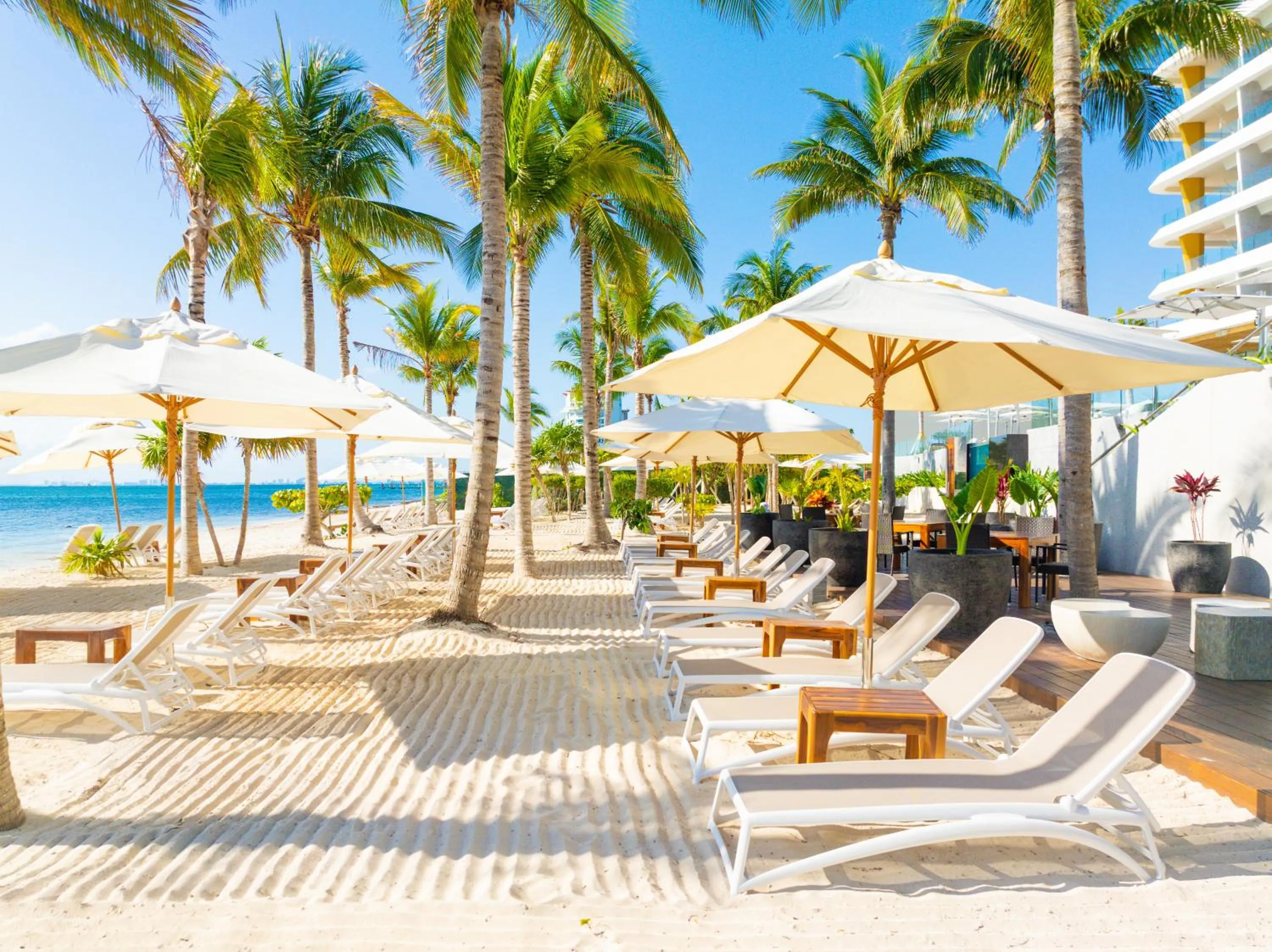 Beach in Hotel Mousai Cancun Ocean Front Adults Only