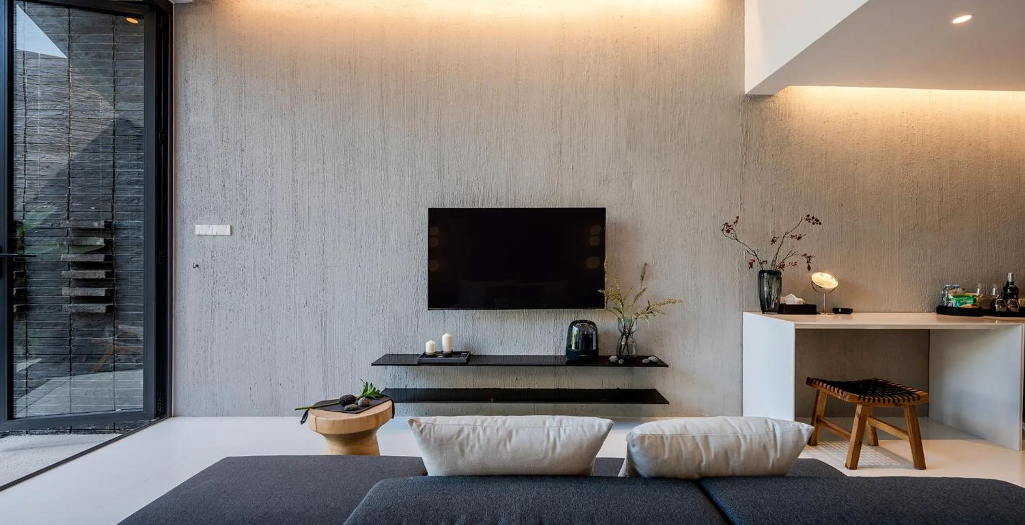 TV and multimedia in Rhy.a Private Pool Villa