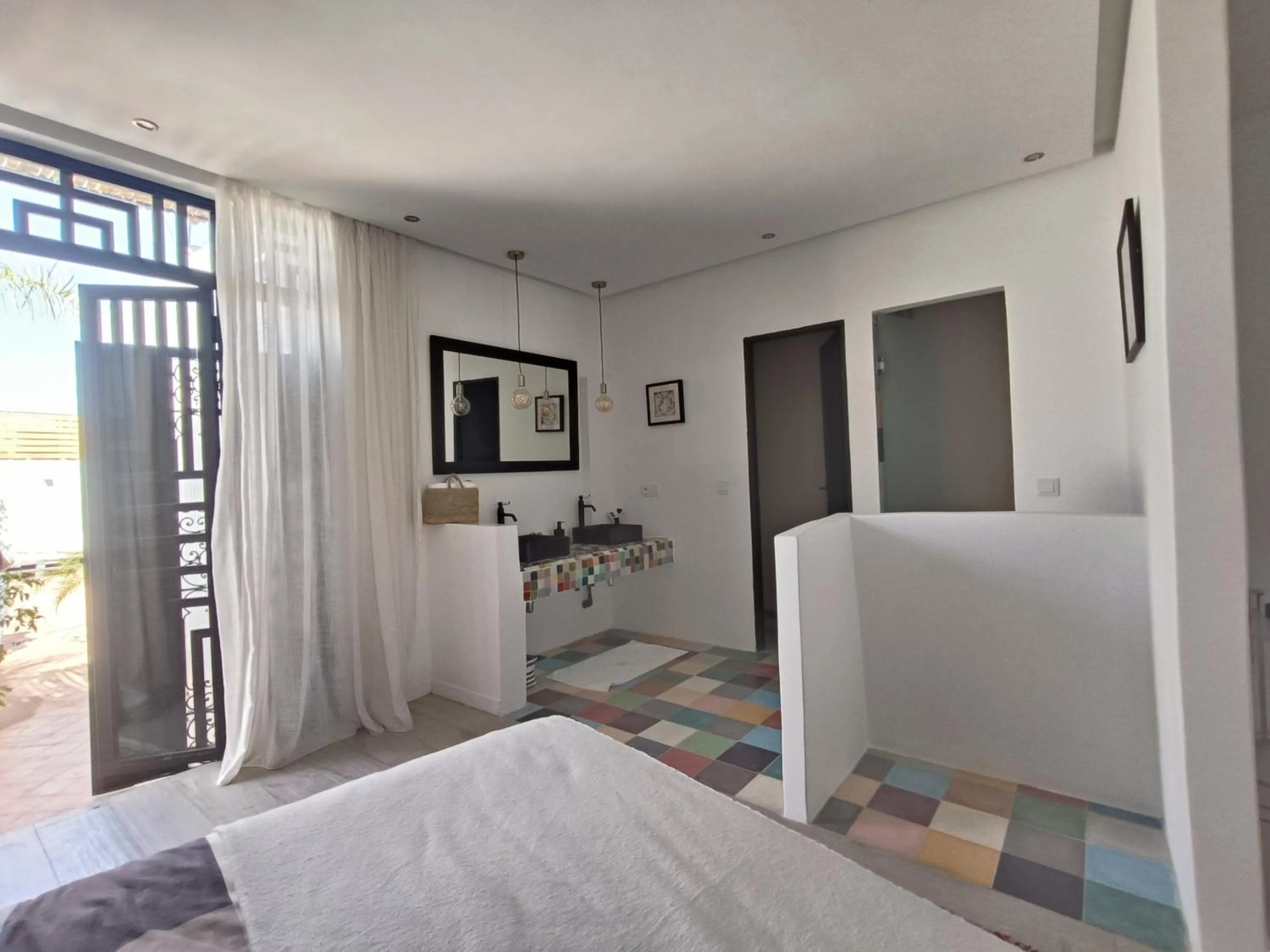 Bathroom, Bed in Riad Palau Marrakech