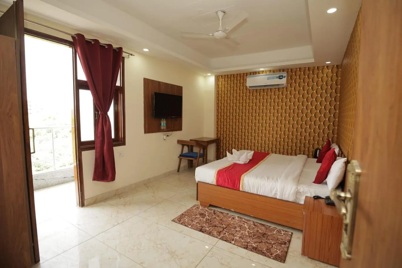 Bathroom, Bed in Hotel The Anvi Residency Sector 122