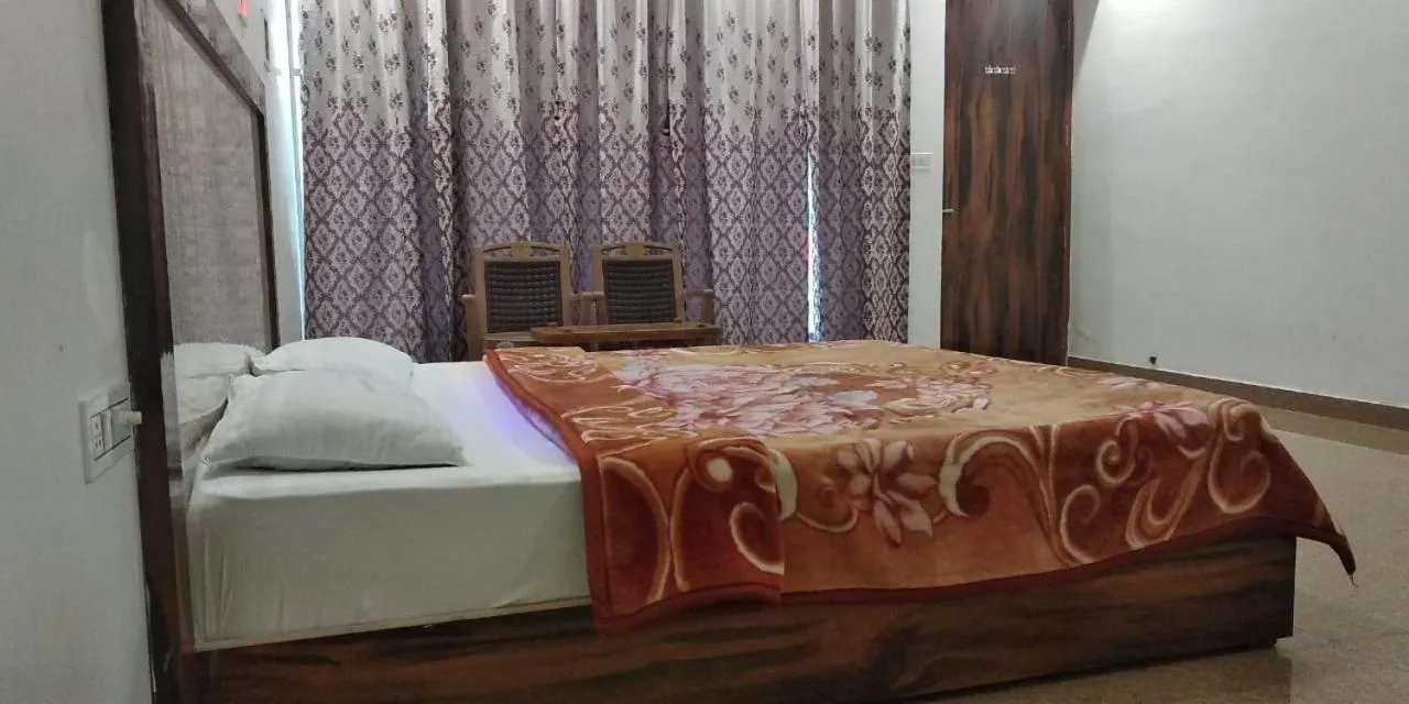 Bed in Hotel Radha Rani Mahal