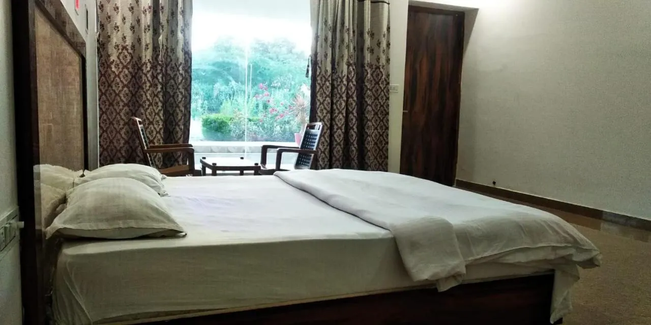 Bed in Hotel Radha Rani Mahal