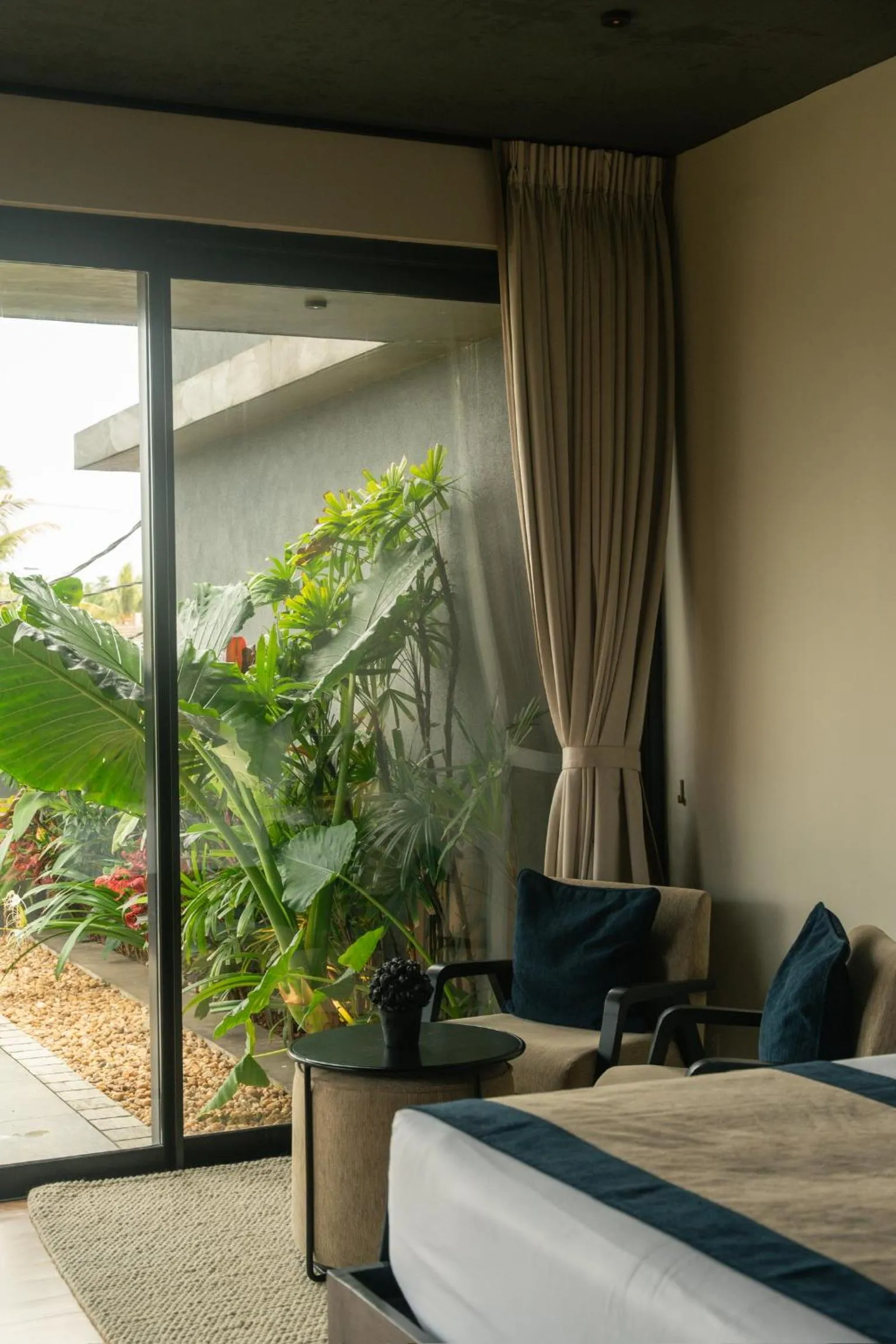 Bed in DORMERO Hotel Sri Lanka Hikkaduwa Beach