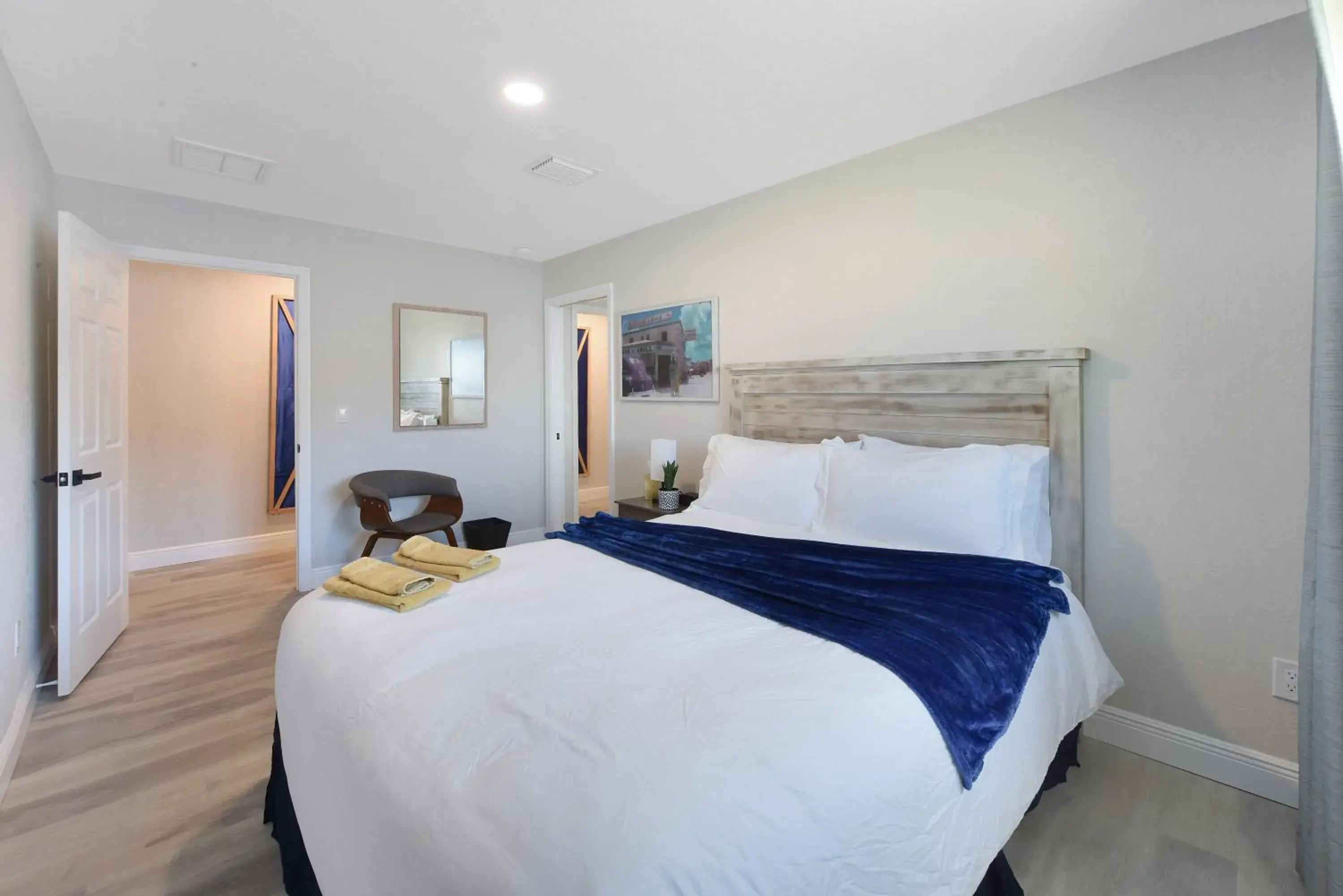 Bedroom, Bed in Palm Cove Motel Bedroom, Bed in Palm Cove Motel