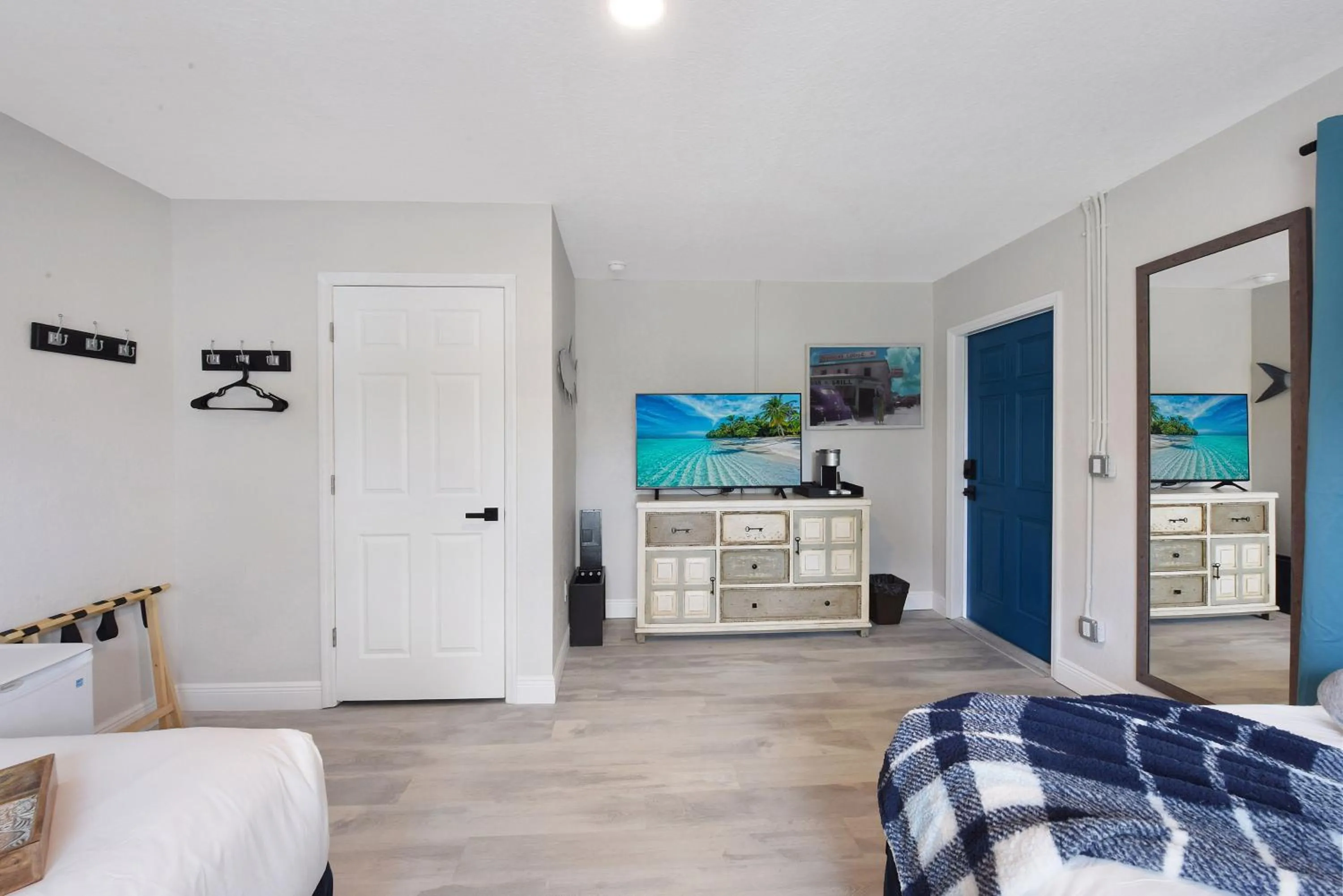 Bedroom, Bed in Palm Cove Motel