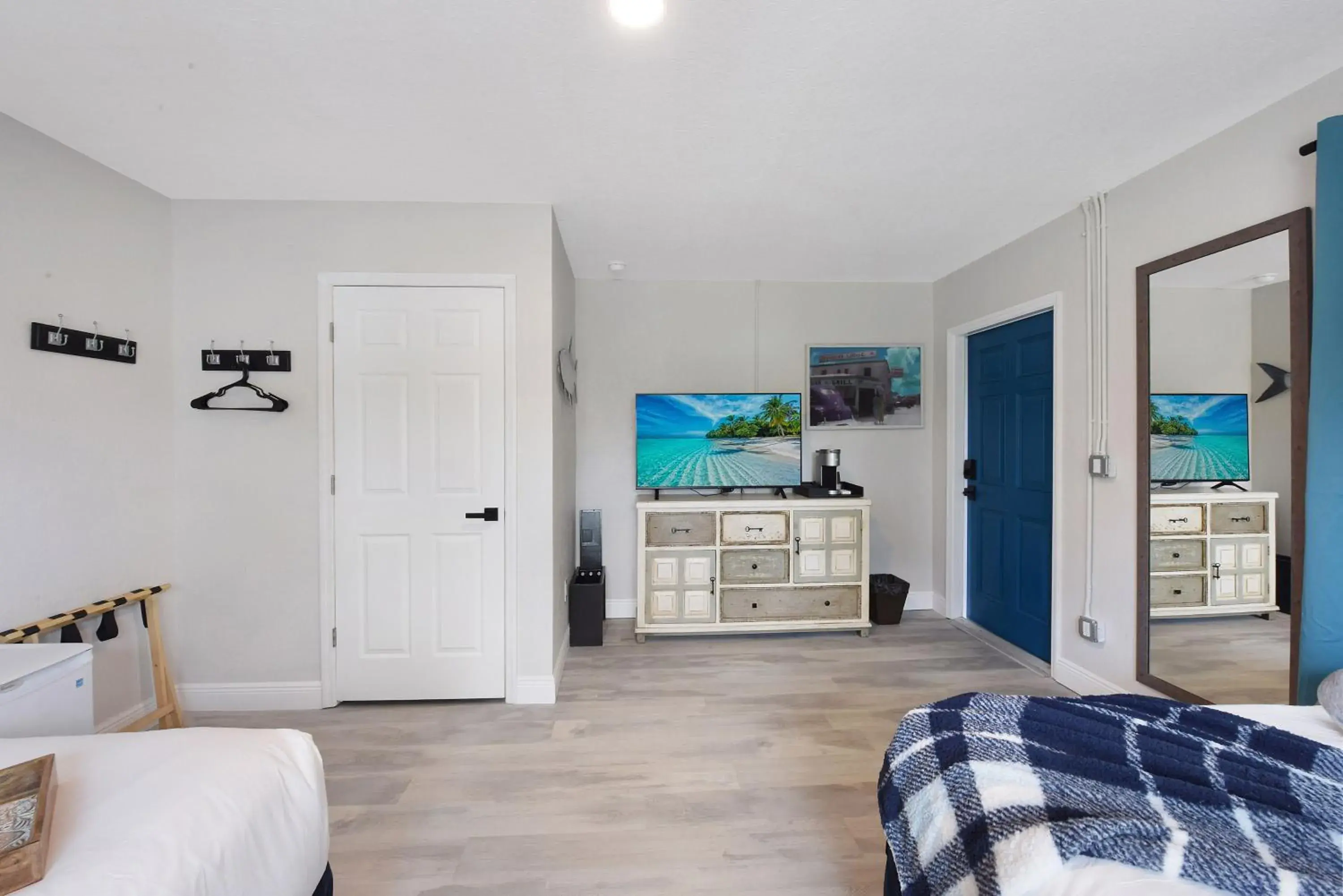 Bedroom, Bed in Palm Cove Motel Bedroom, Bed in Palm Cove Motel