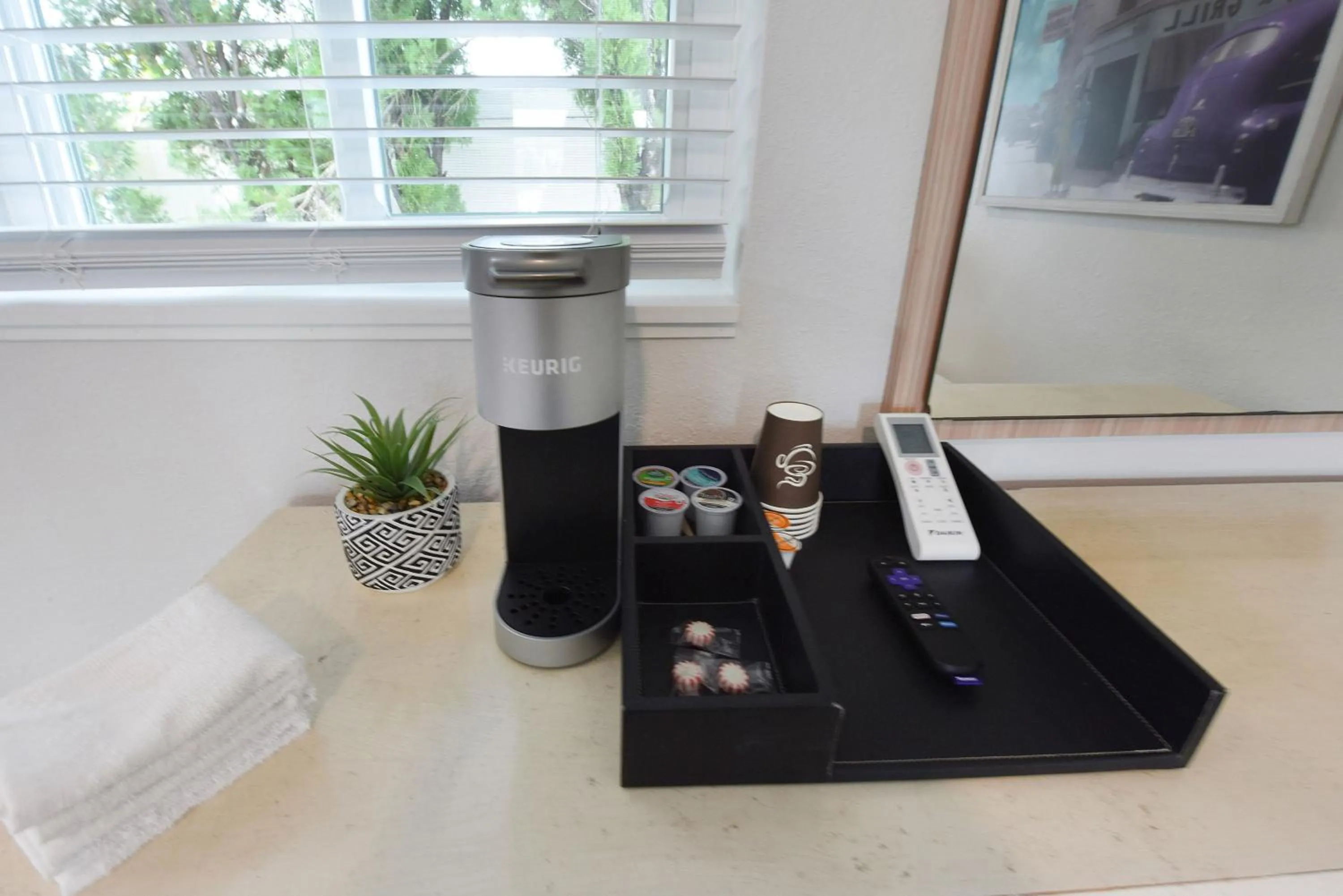 Bedroom in Palm Cove Motel