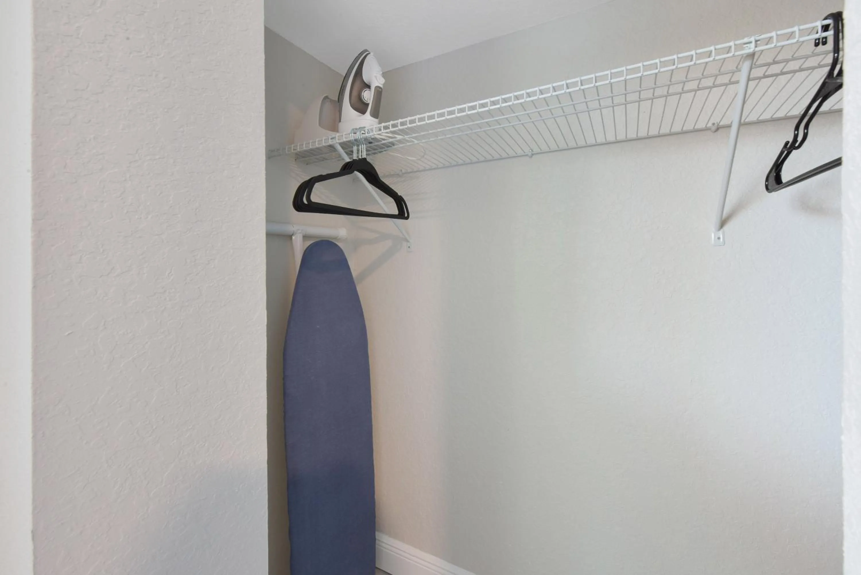 wardrobe in Palm Cove Motel