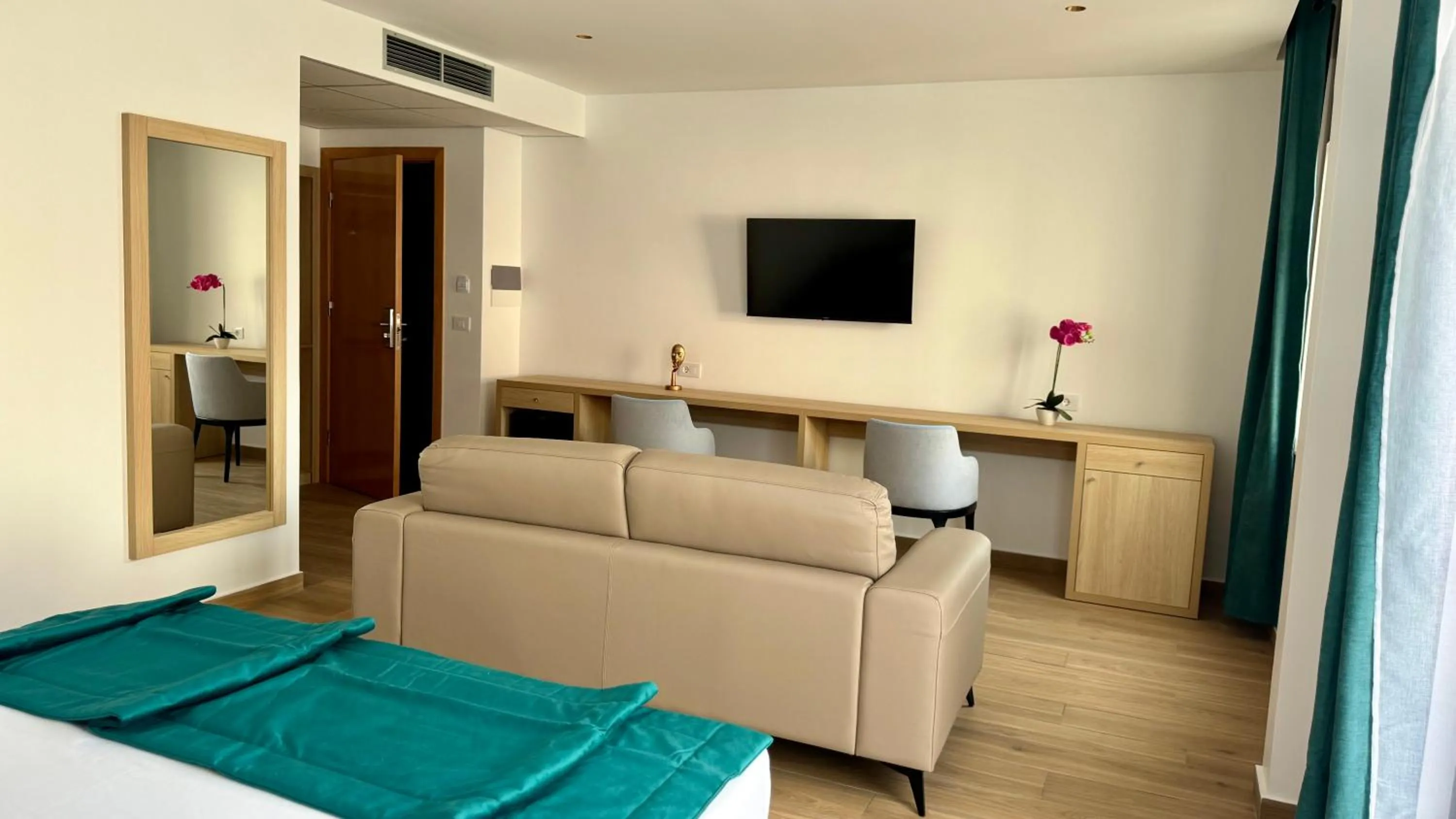 Seating area, Bed in Hôtel Blue Sky