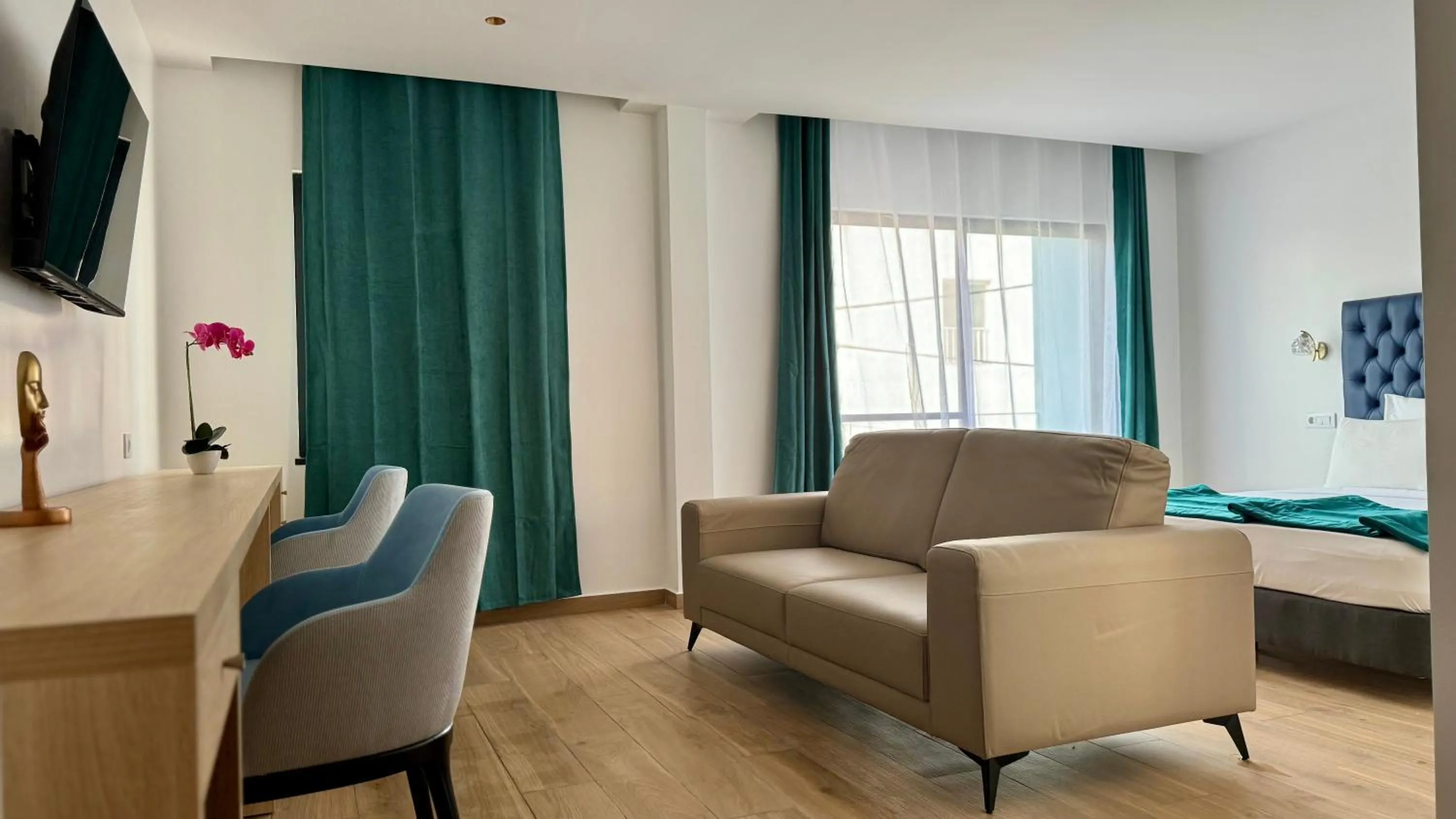 Seating area in Hôtel Blue Sky