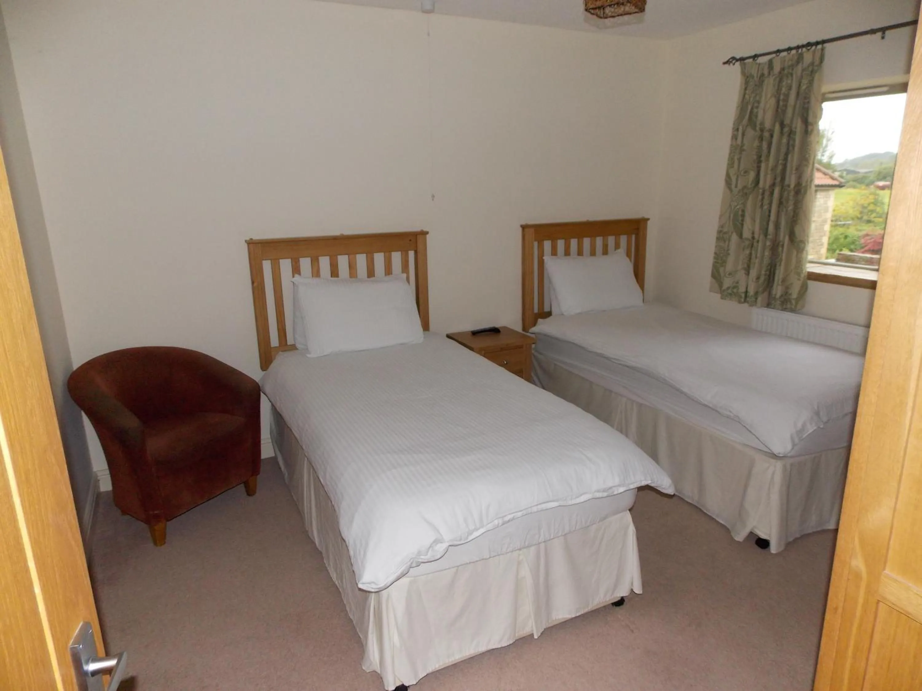 Bedroom, Bed in Canons Court Mews