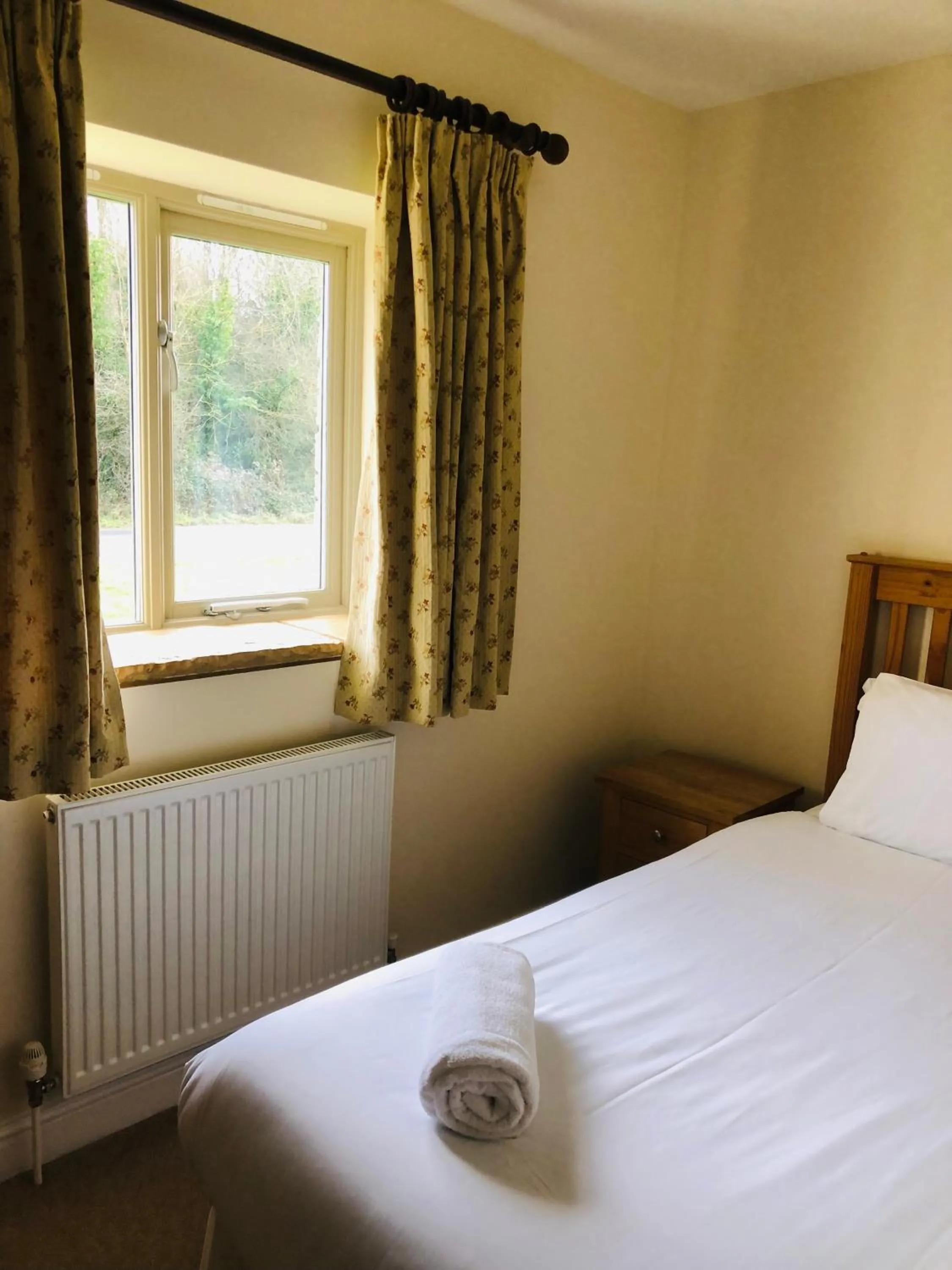 Bed in Canons Court Mews