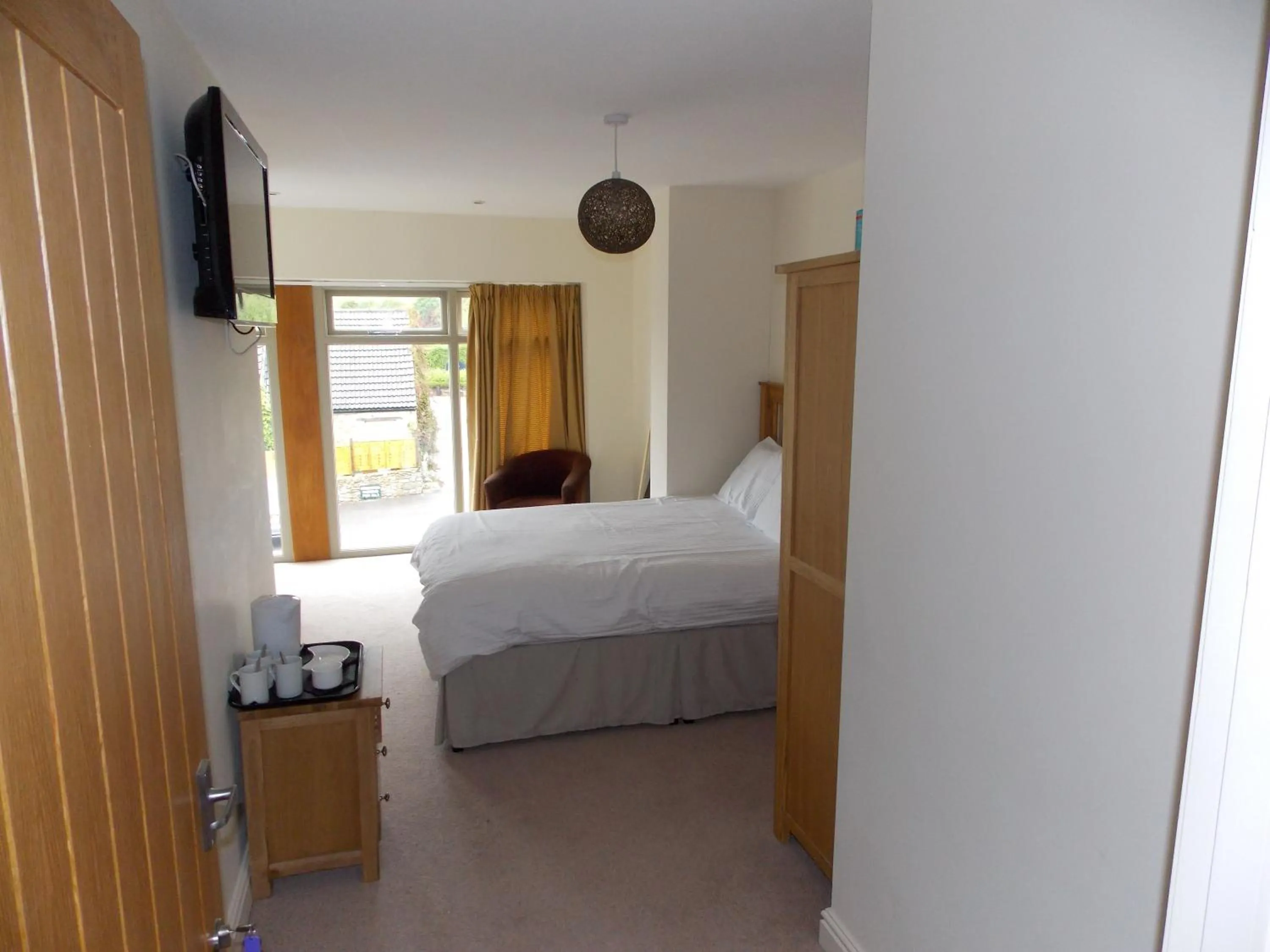 Bedroom, Bed in Canons Court Mews