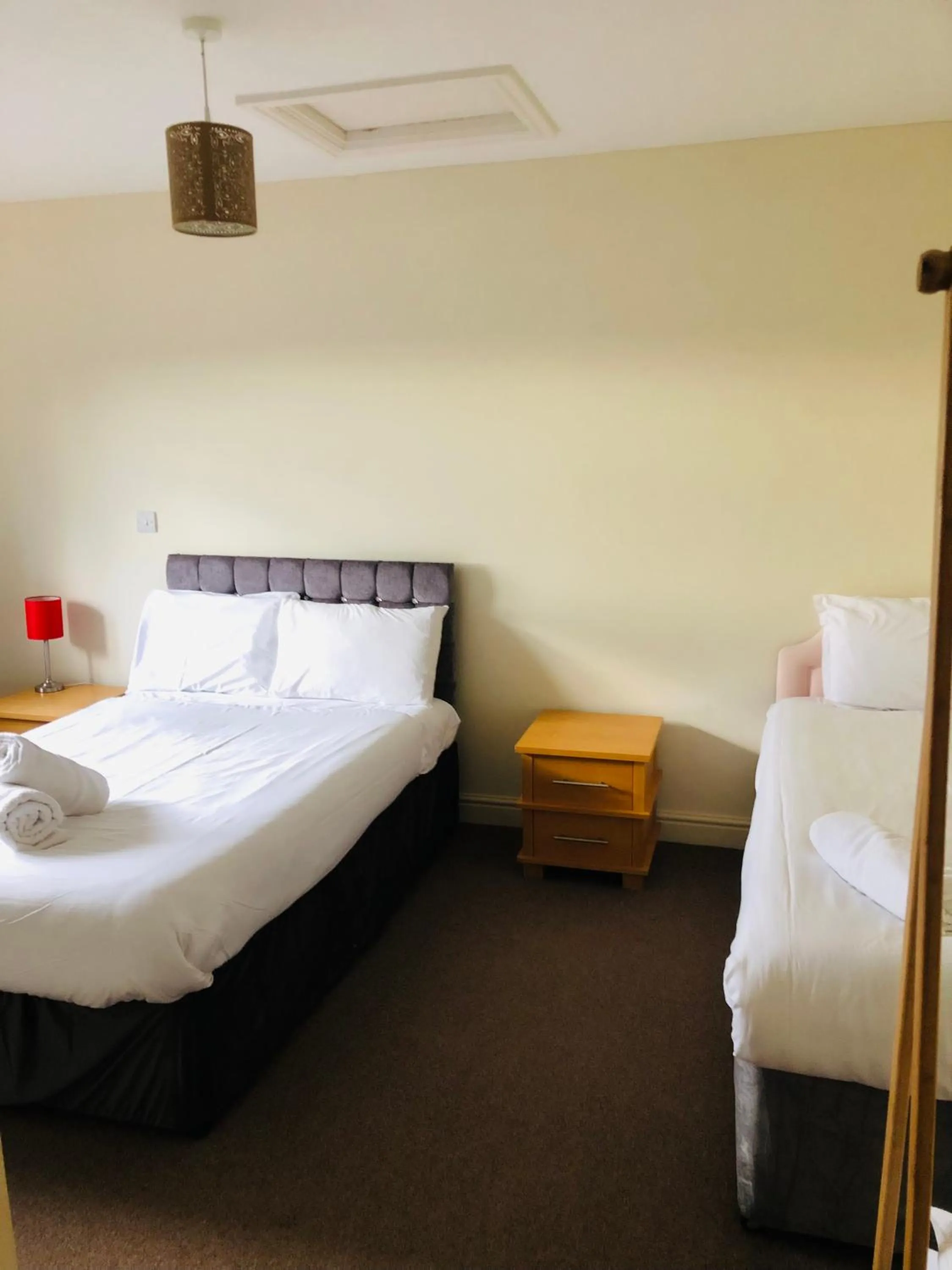 Bed in Canons Court Mews