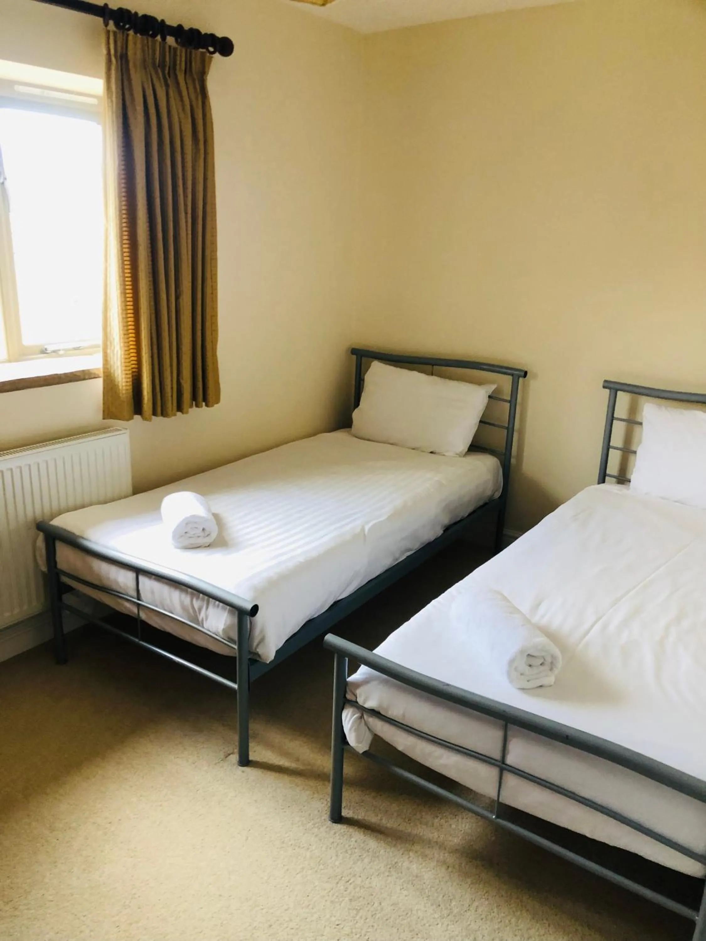 Bed in Canons Court Mews