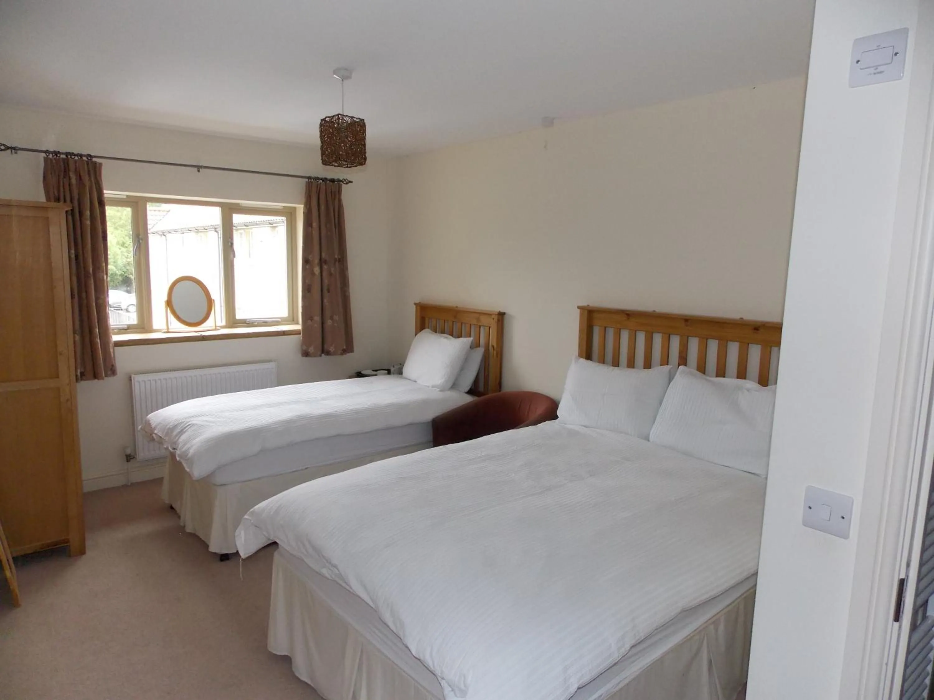 Bedroom, Bed in Canons Court Mews