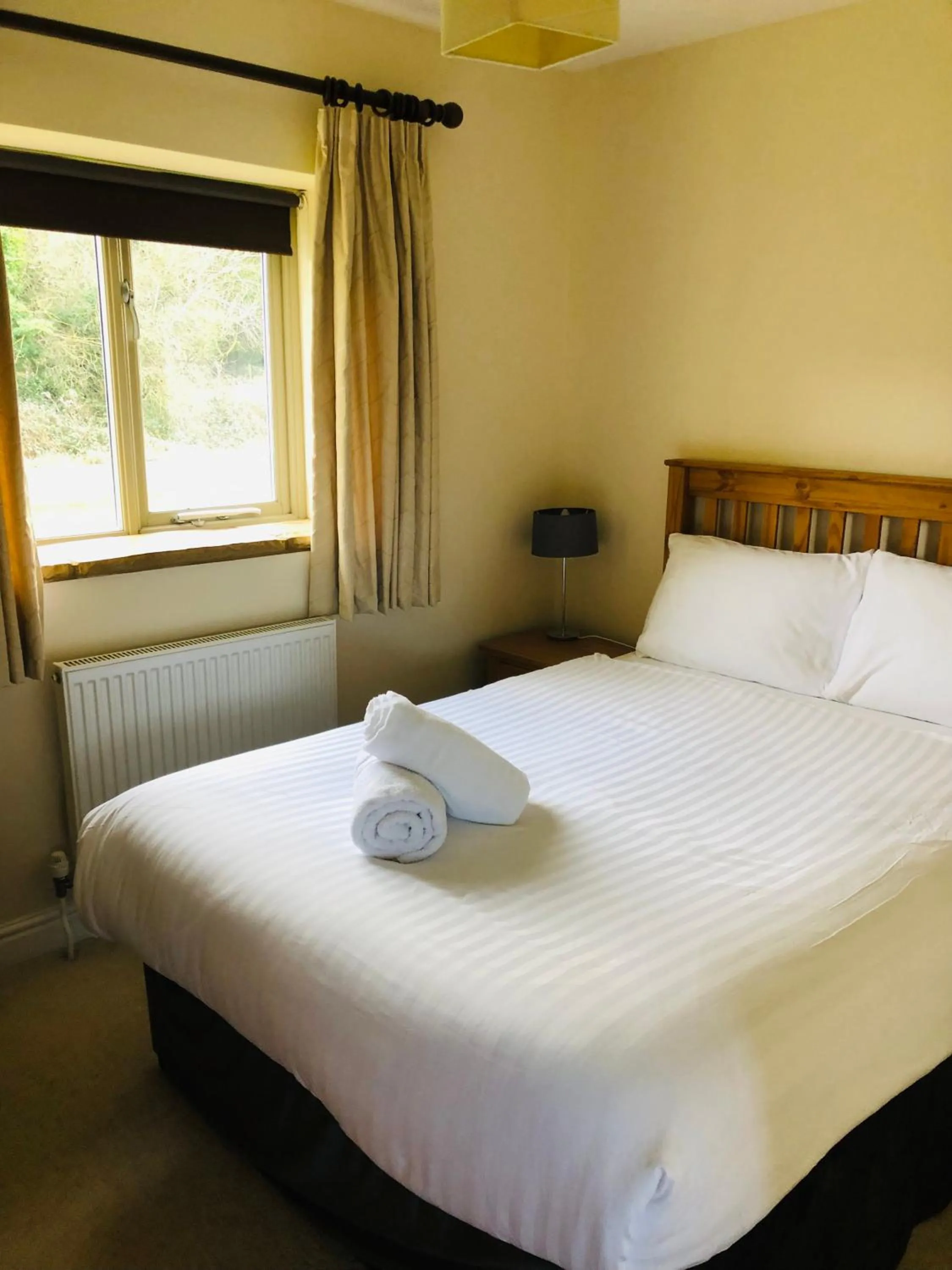 Bed in Canons Court Mews