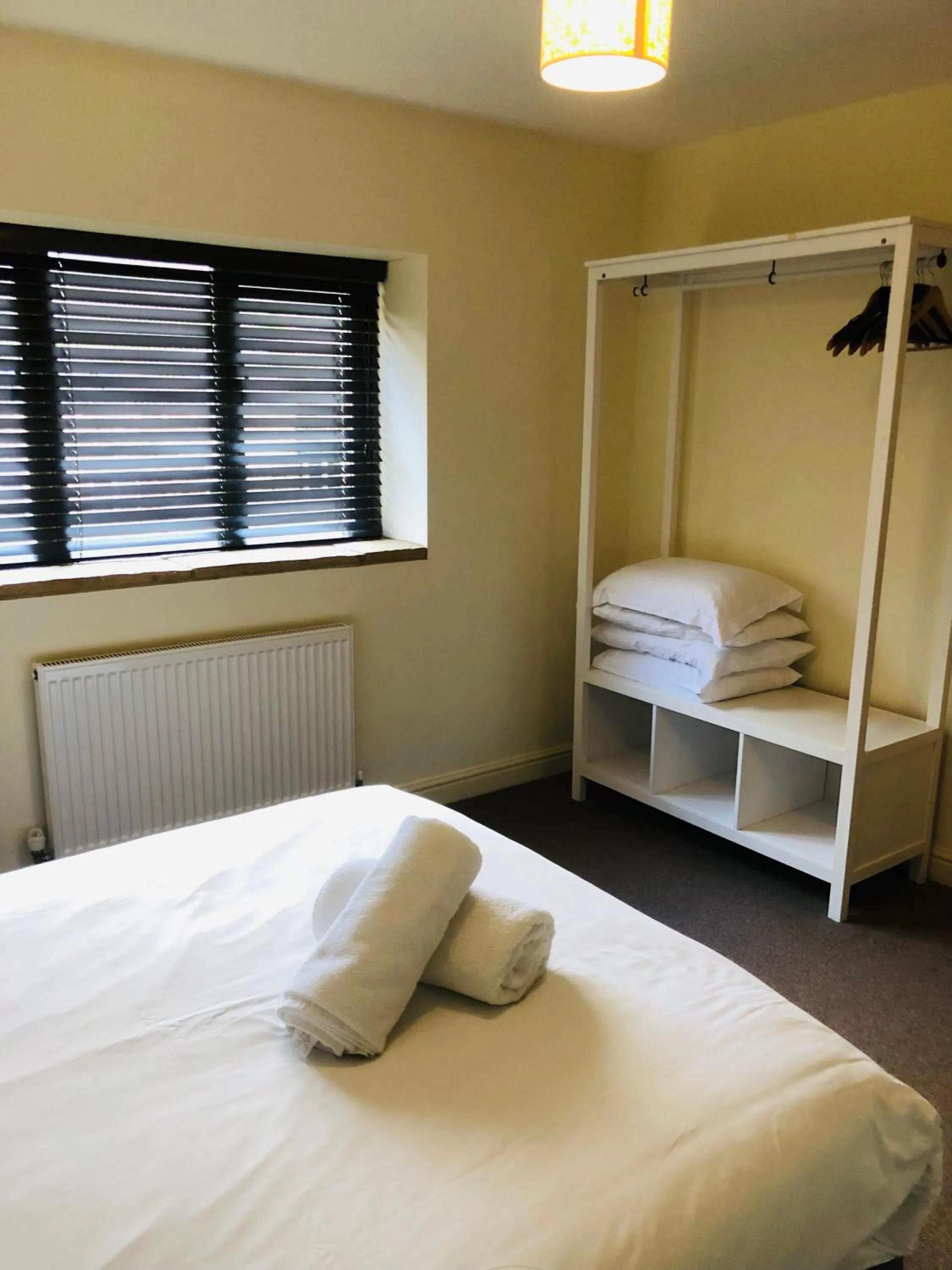 Bed in Canons Court Mews