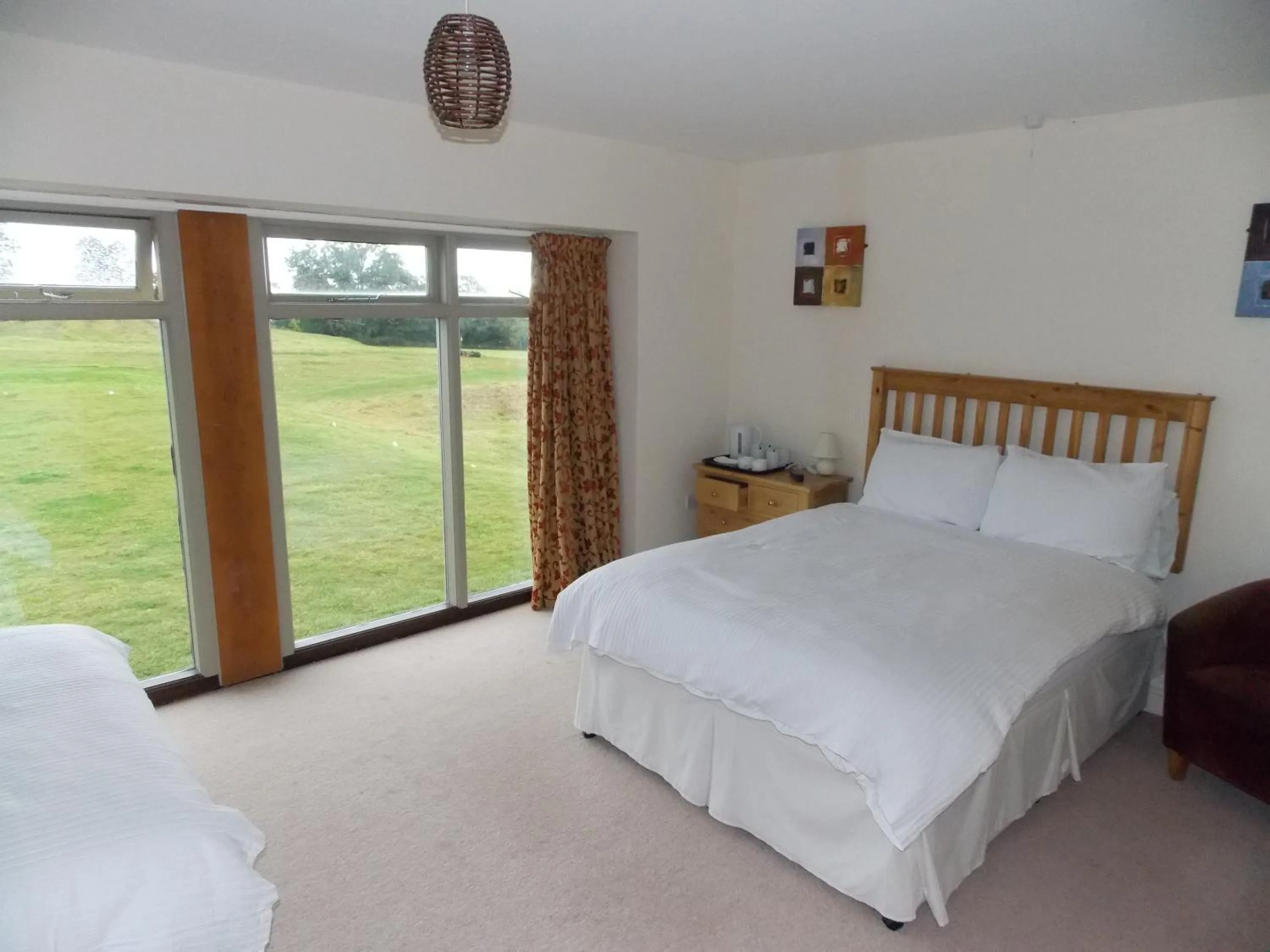 Bedroom, Bed in Canons Court Mews