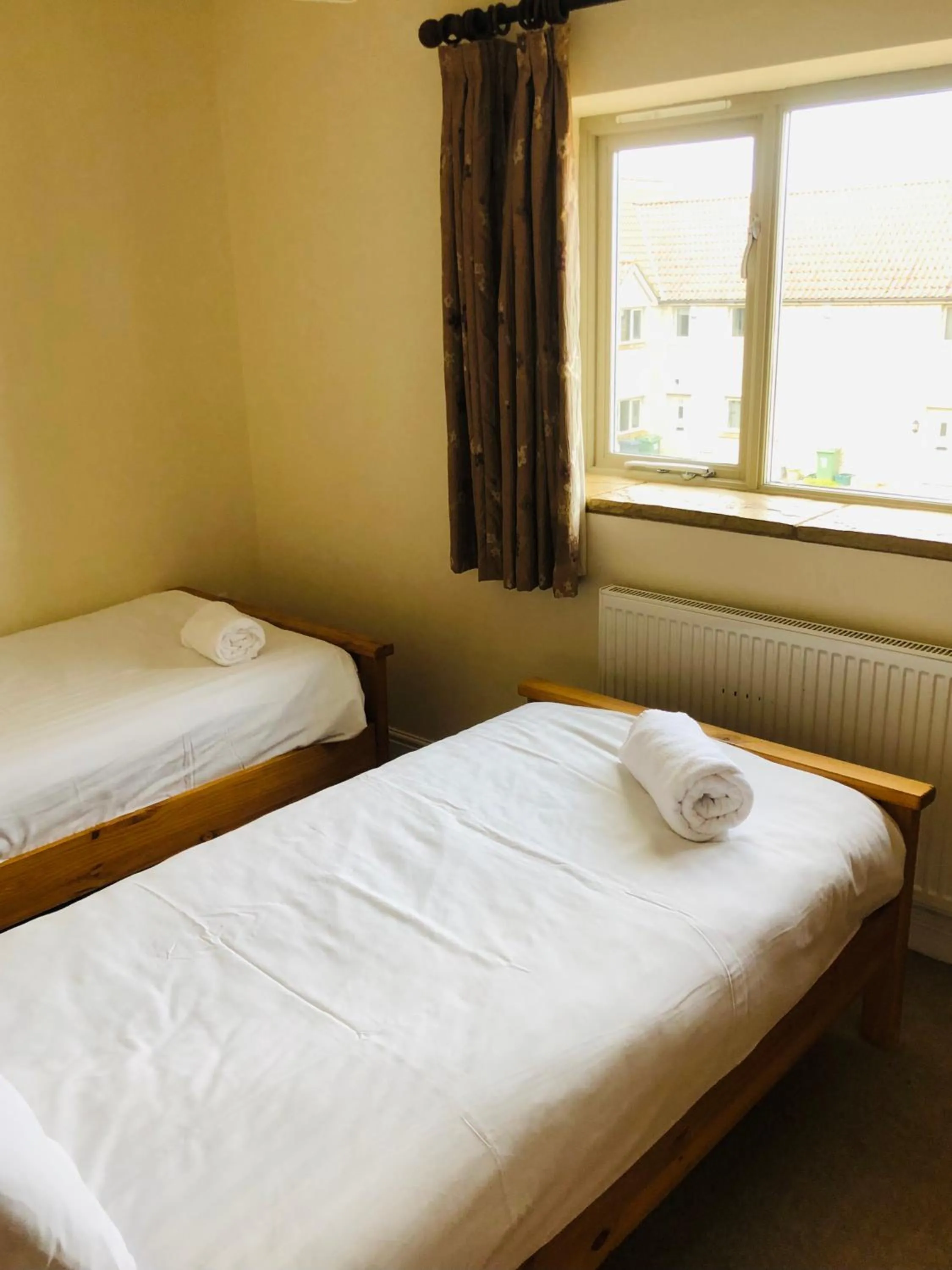 Bed in Canons Court Mews