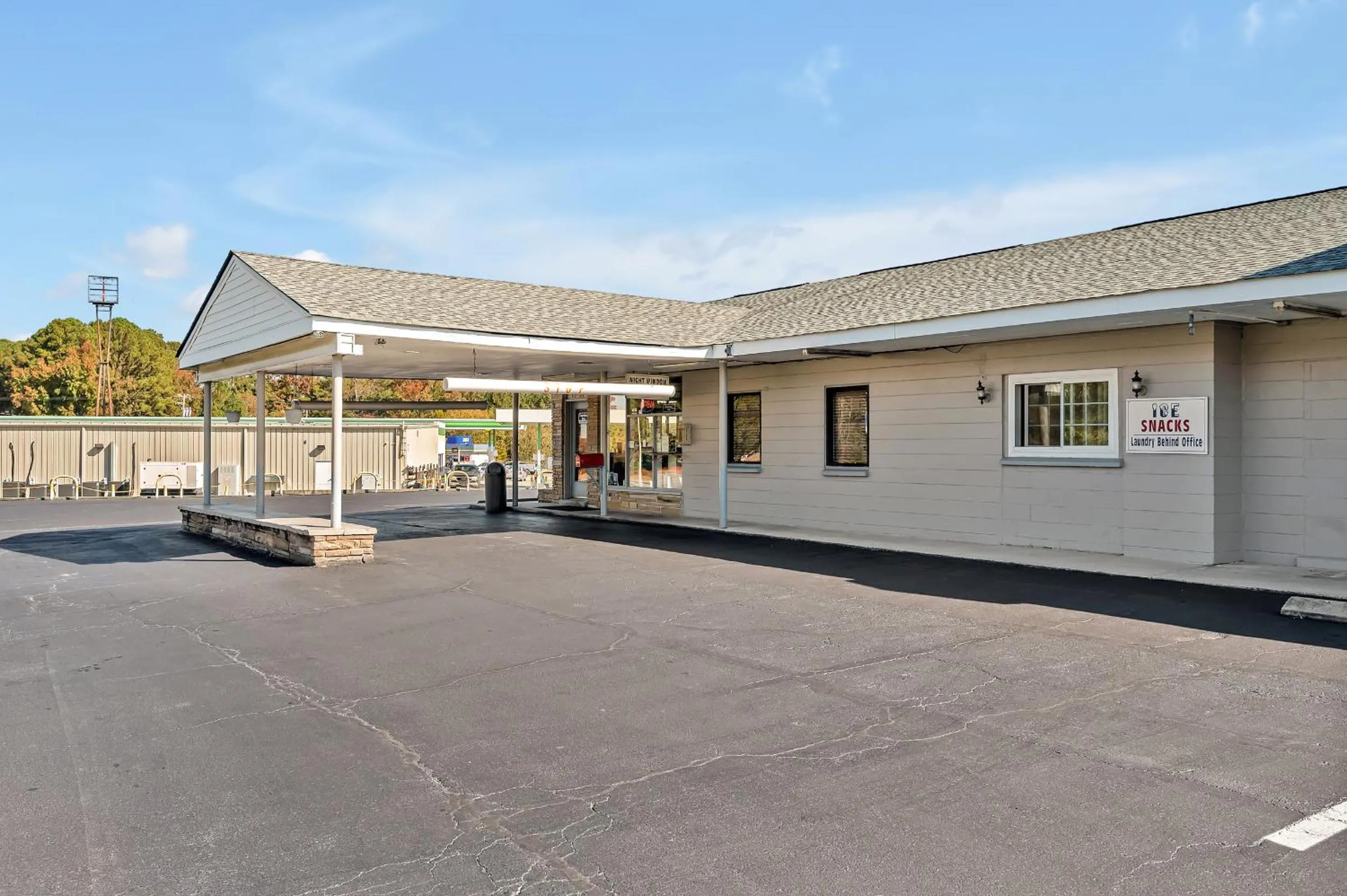 Property building in TRAVELER'S INN