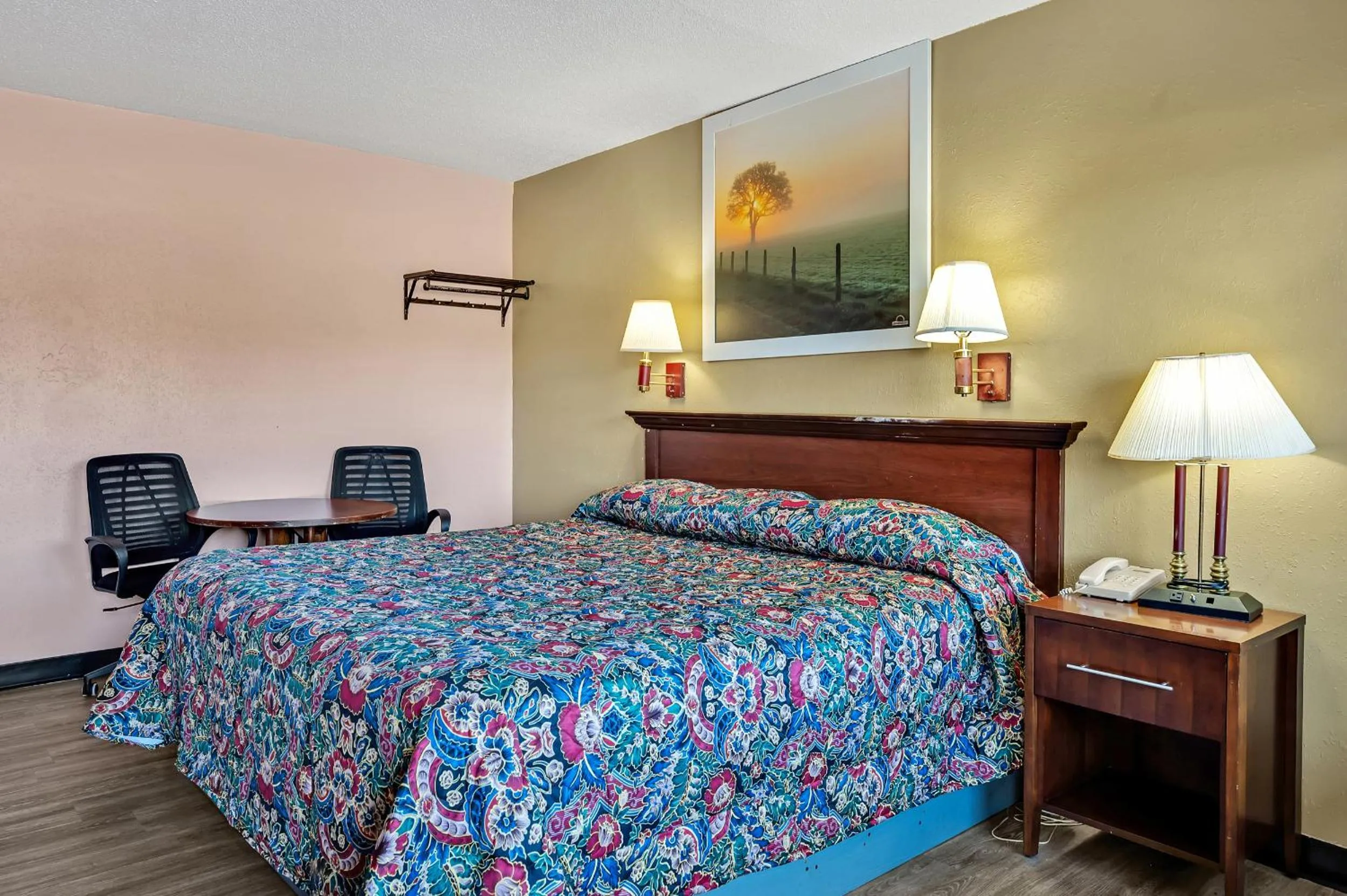 Bedroom, Bed in TRAVELER'S INN