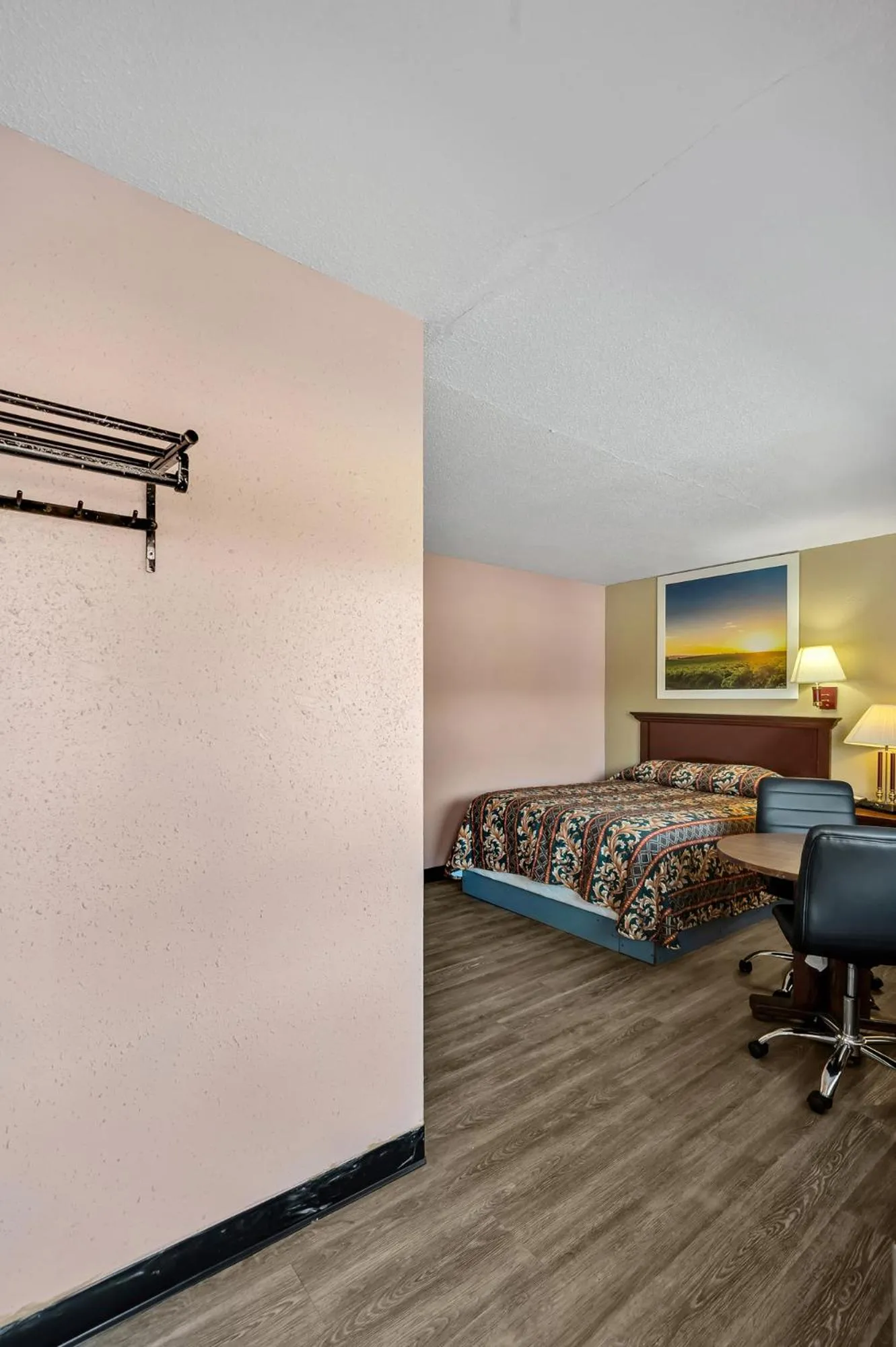 Bedroom in TRAVELER'S INN