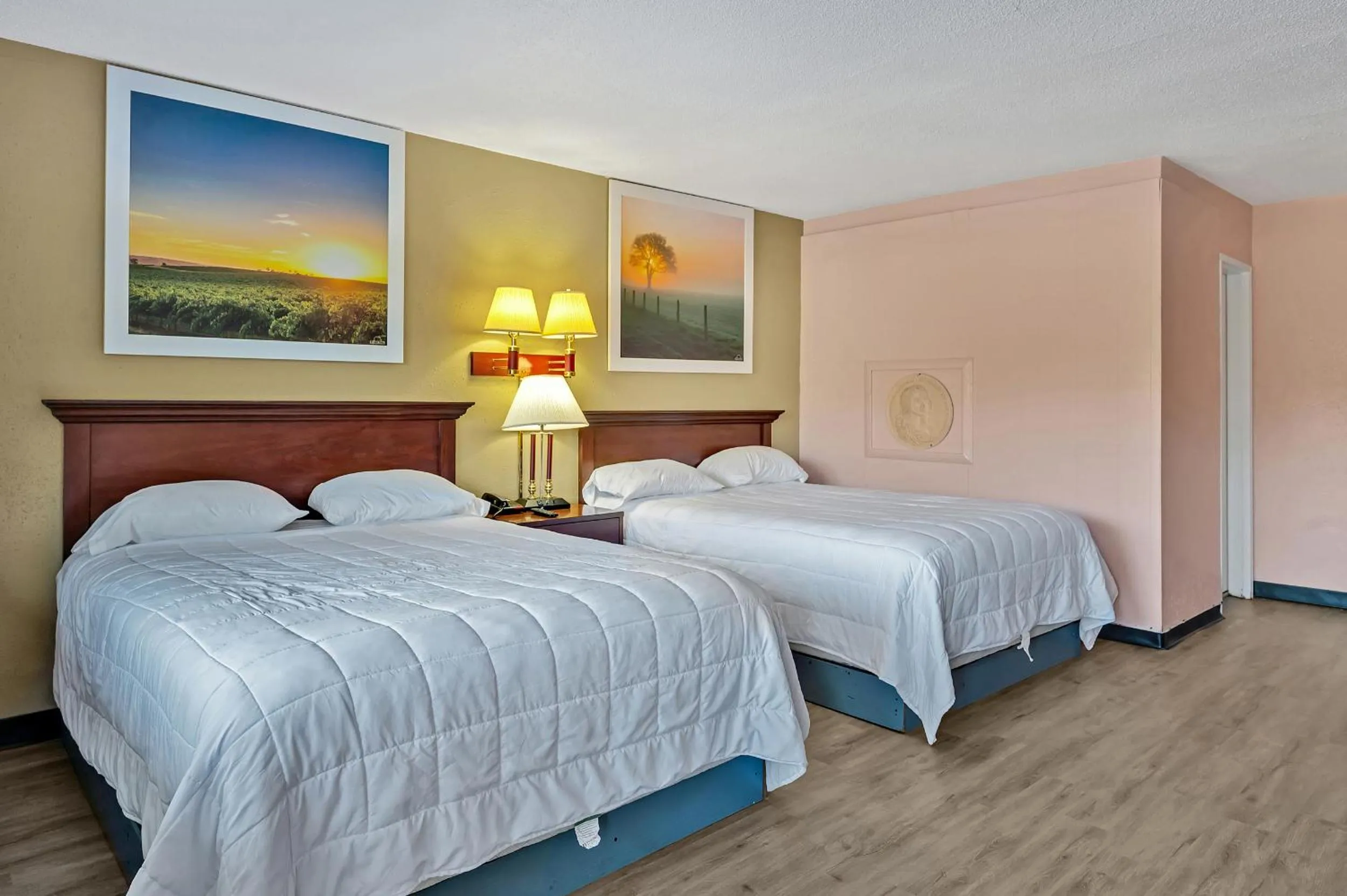 Photo of the whole room, Bed in TRAVELER'S INN