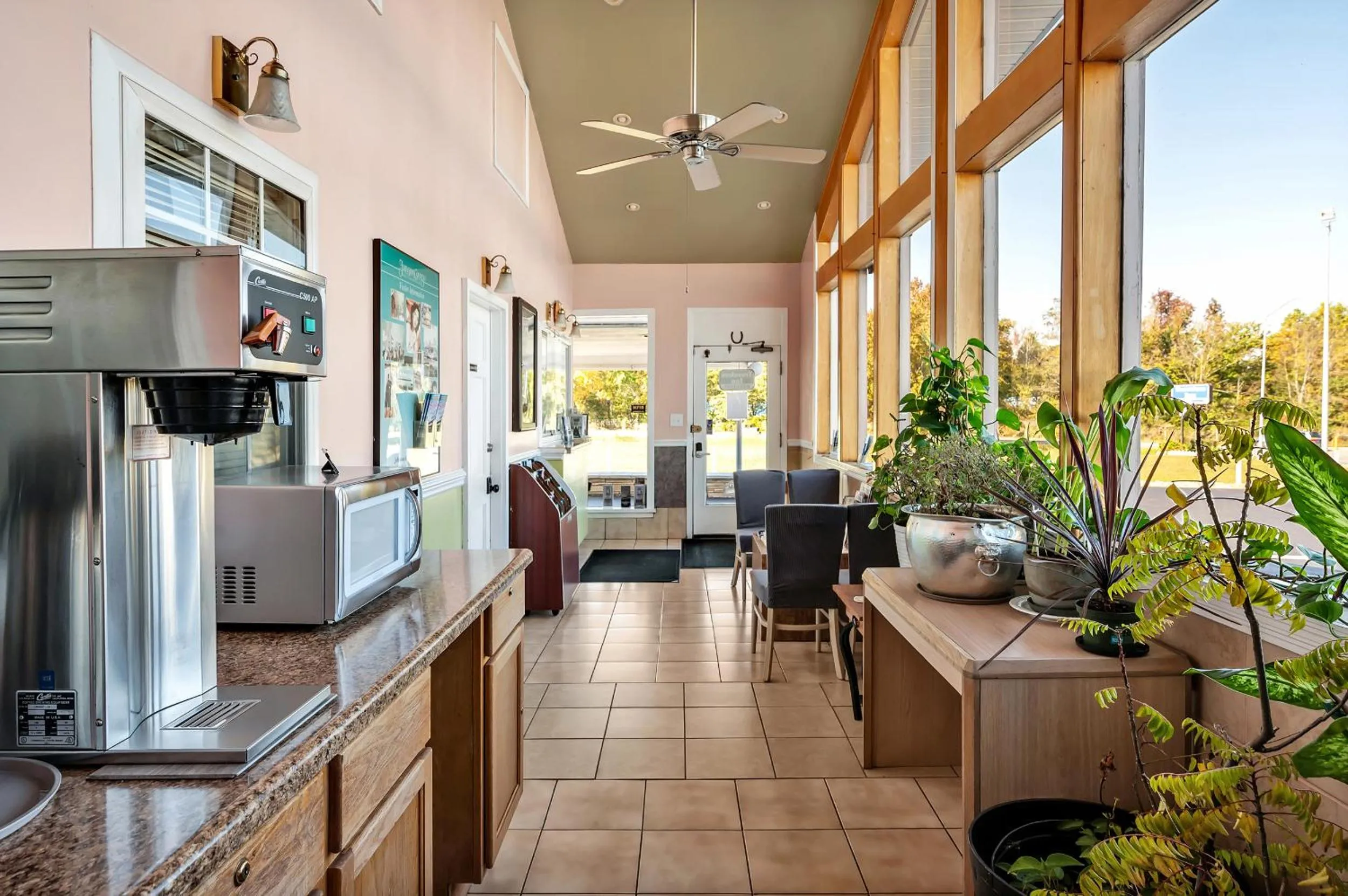 Coffee/tea facilities in TRAVELER'S INN