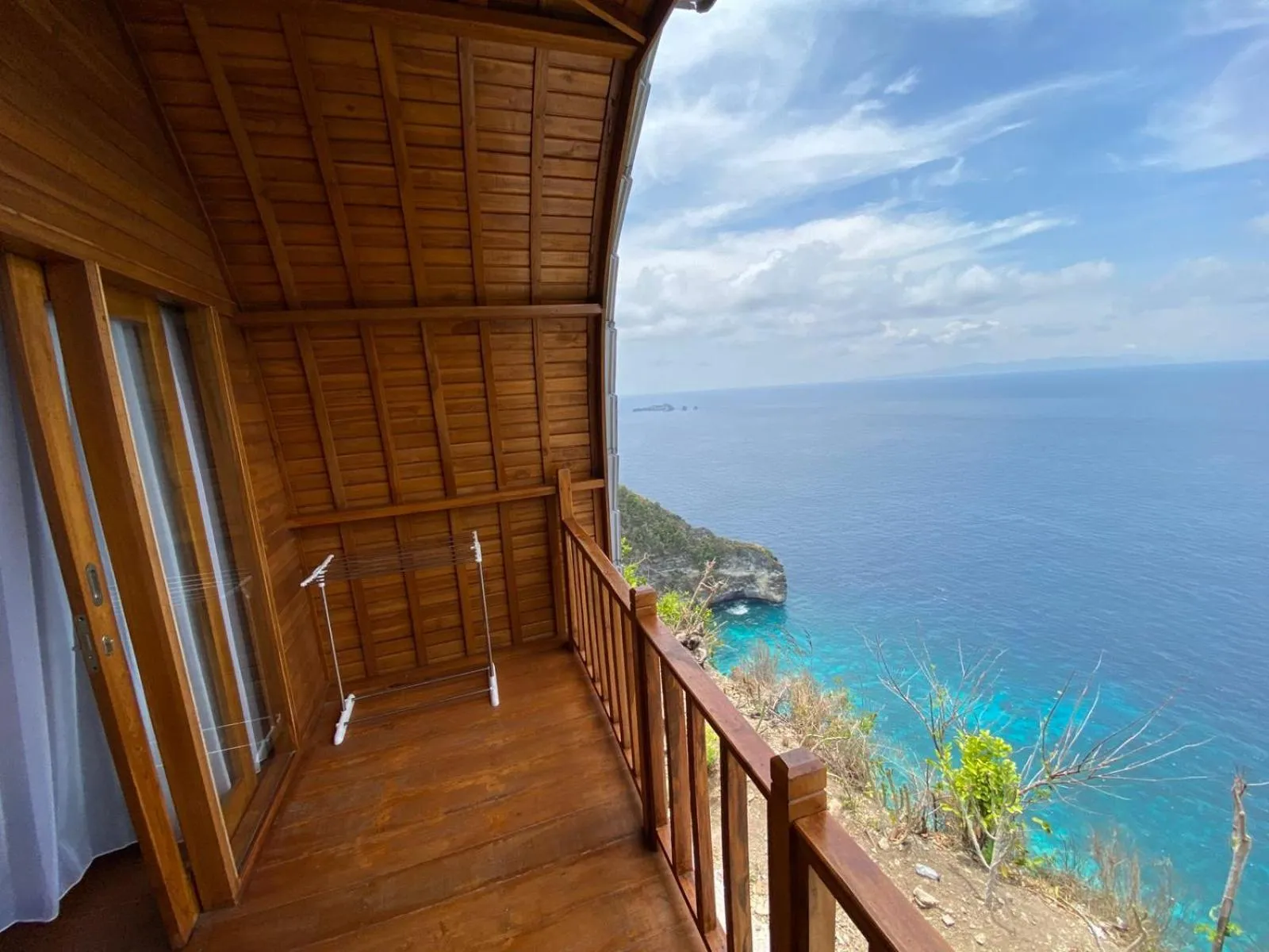 Suwehan Beach Cliff House by BIJAK