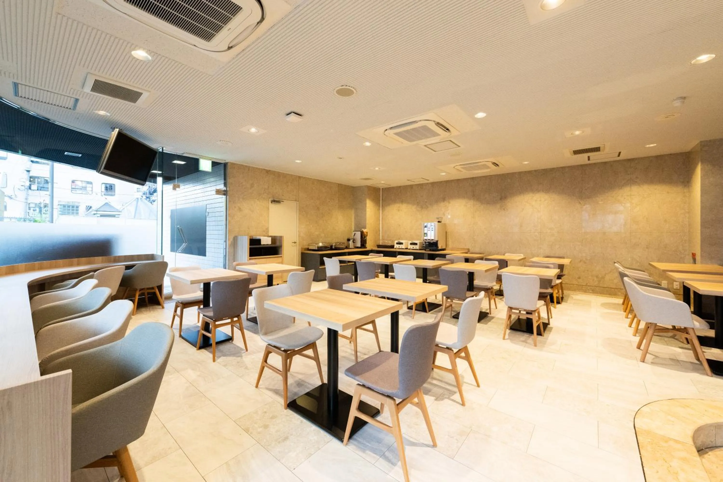 Restaurant/places to eat in Urvest Hotel Kamata