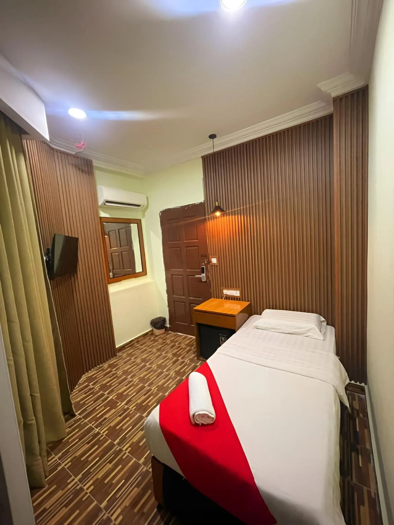 Bed in Grand Inn Hotel Semporna